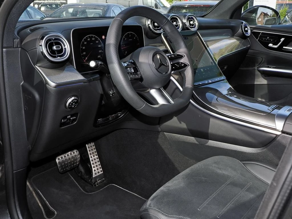 Mercedes-Benz-GLC 300 d-image-8