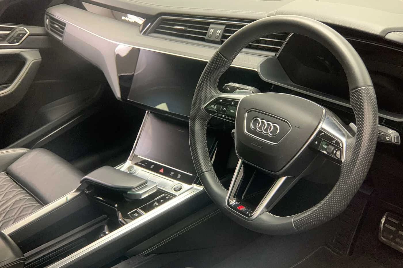 Audi-Q8 e-tron-image-5