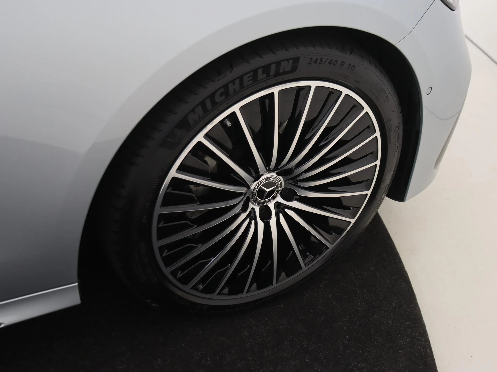 Mercedes-Benz-E-Klasse-image-9