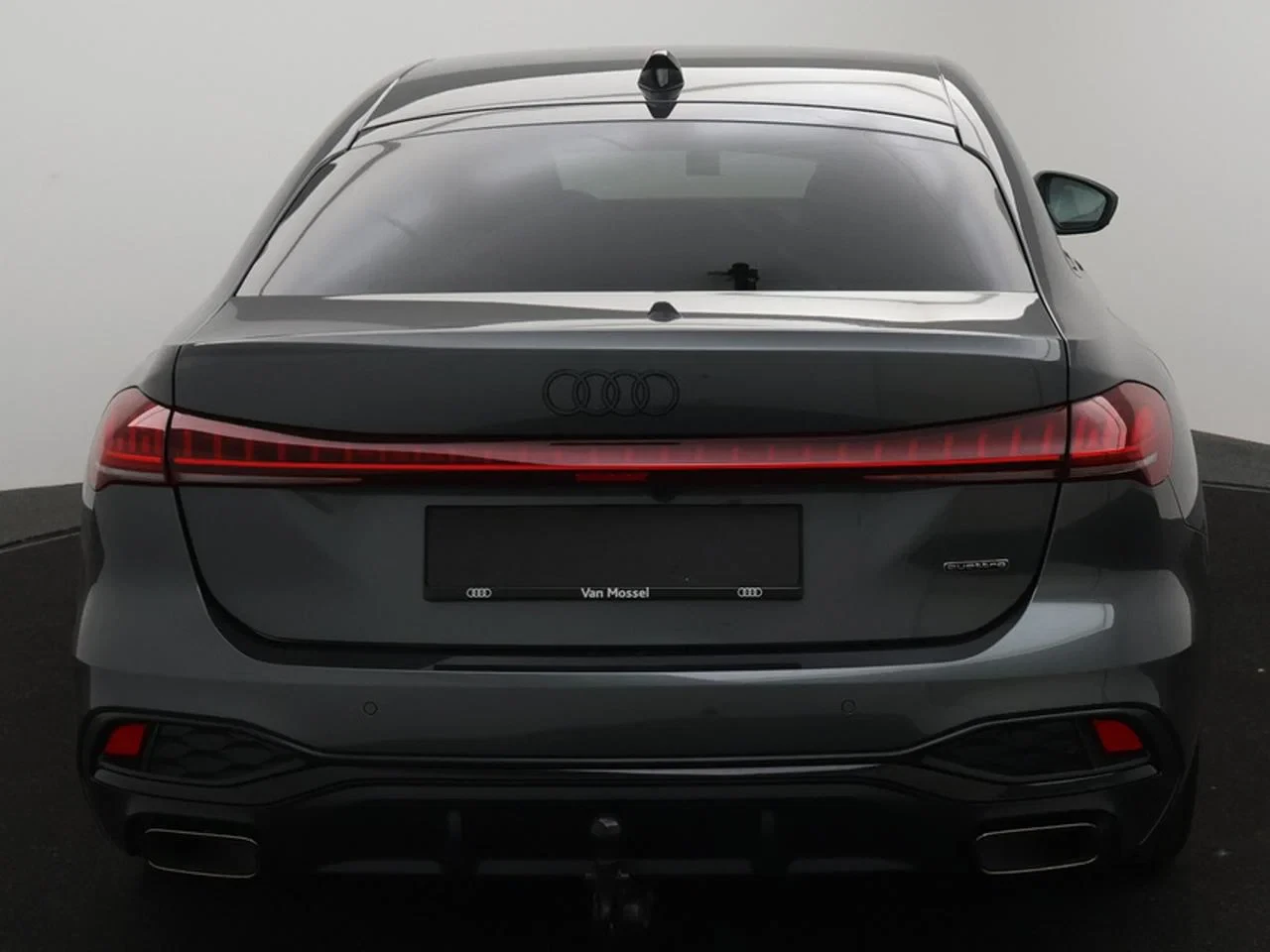 Audi A5 e-hybrid (PHEV) A5 e-hybrid 2.0TFSI Quattro Corporate S 299PK *DEMO*