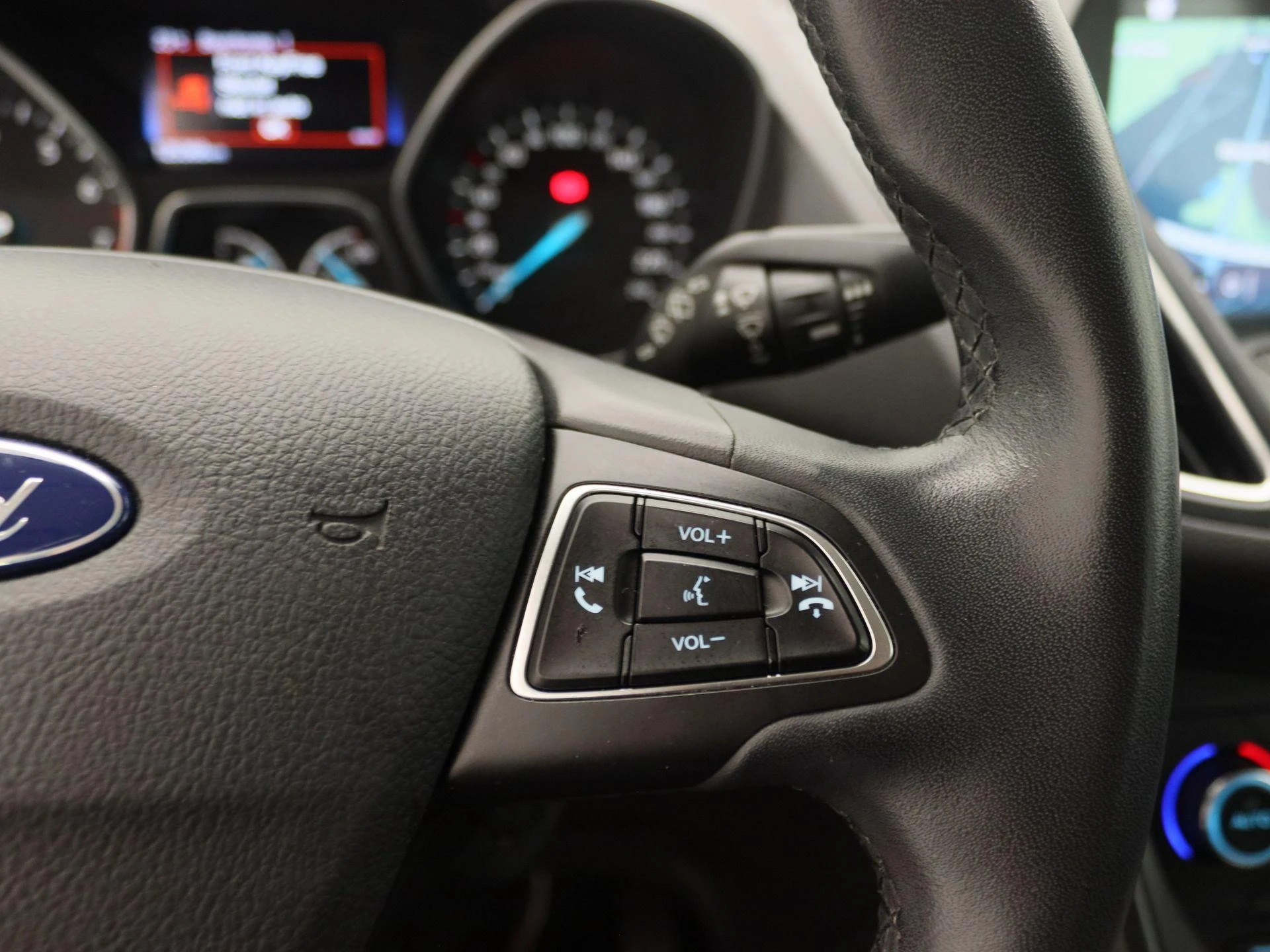 Ford-C-MAX-image-19