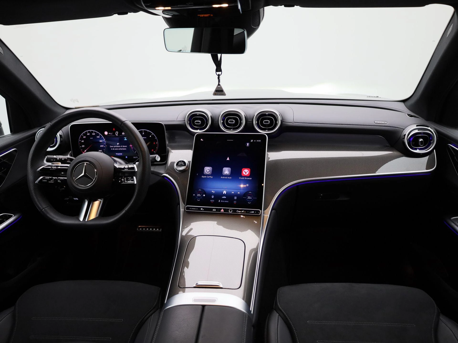 Mercedes-Benz-GLC-image-43