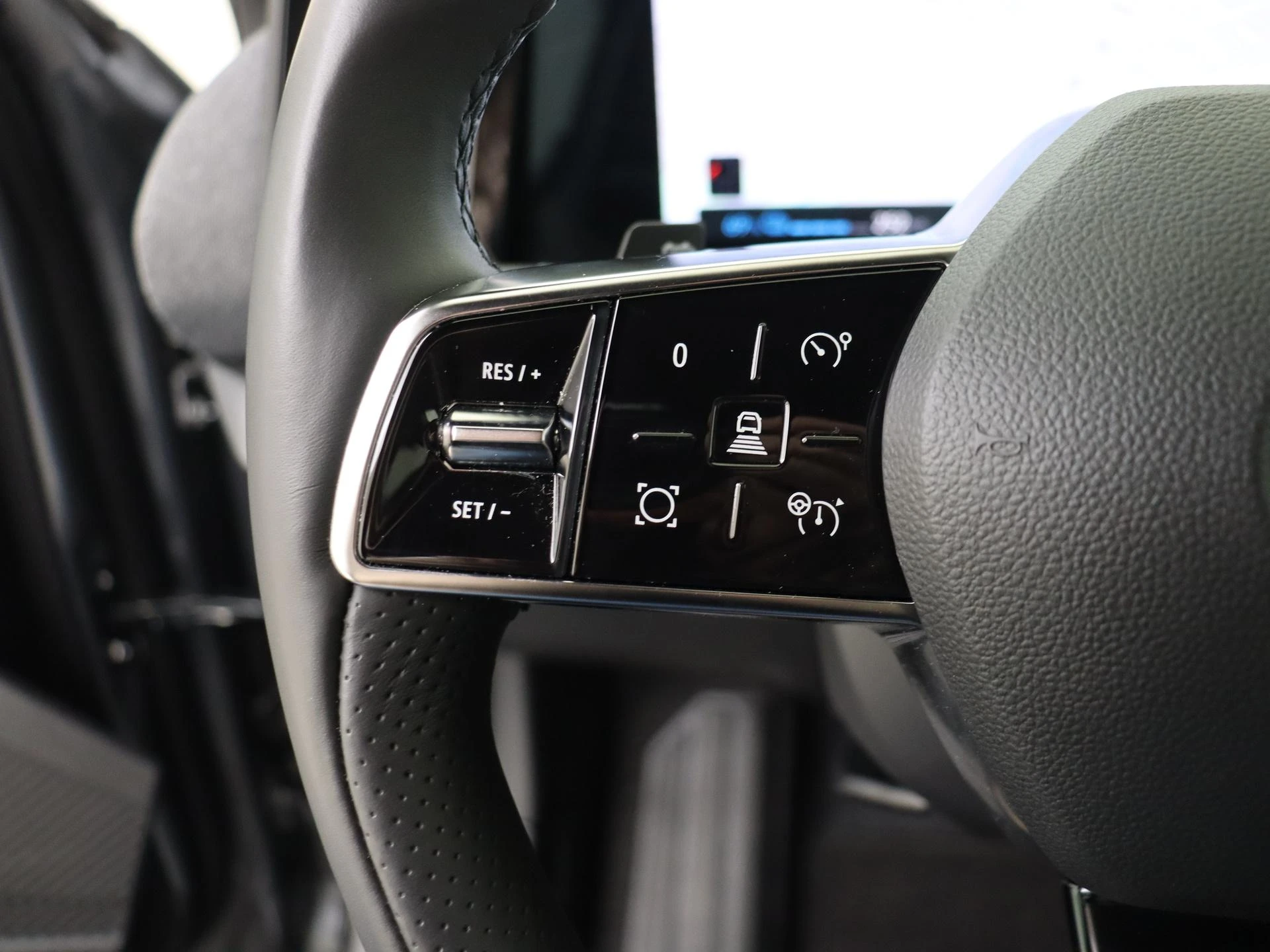 Renault-Megane E-Tech-image-15