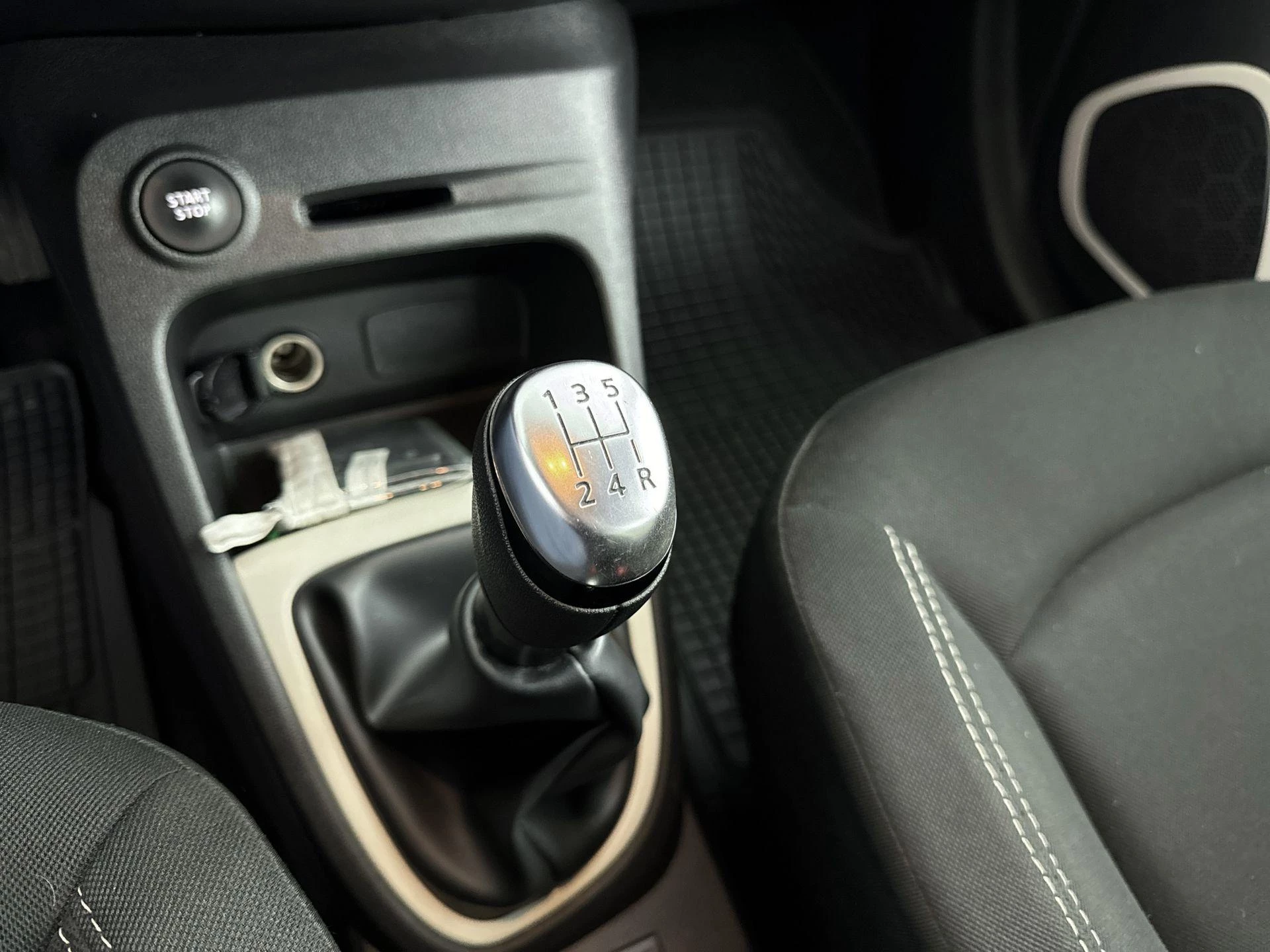 Renault-Captur-image-12