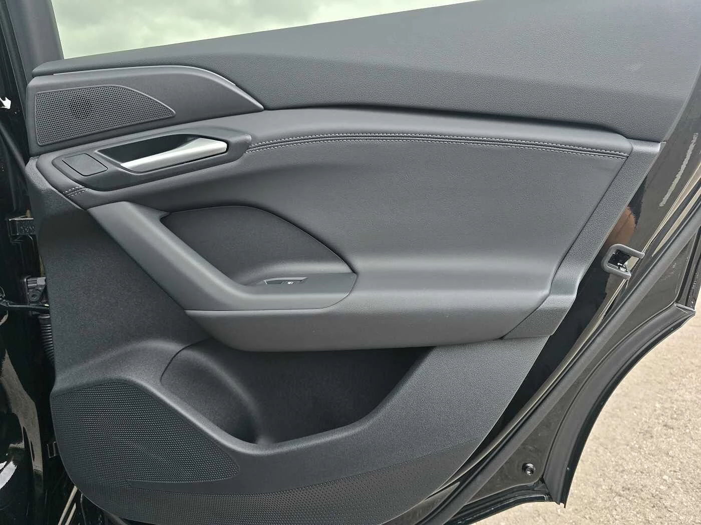 Audi-A6 Avant e-tron-image-34