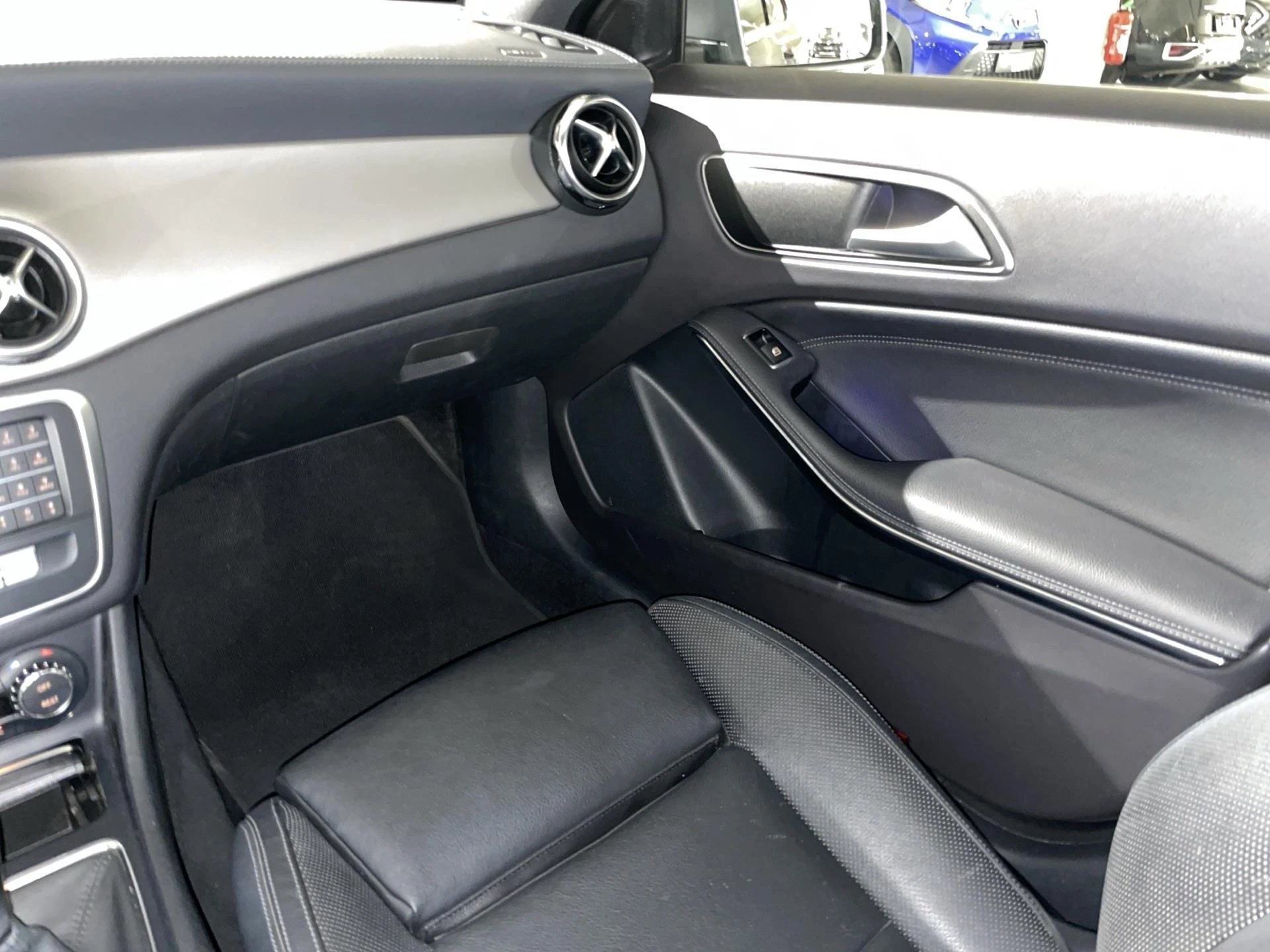 Mercedes-Benz-GLA-image-8