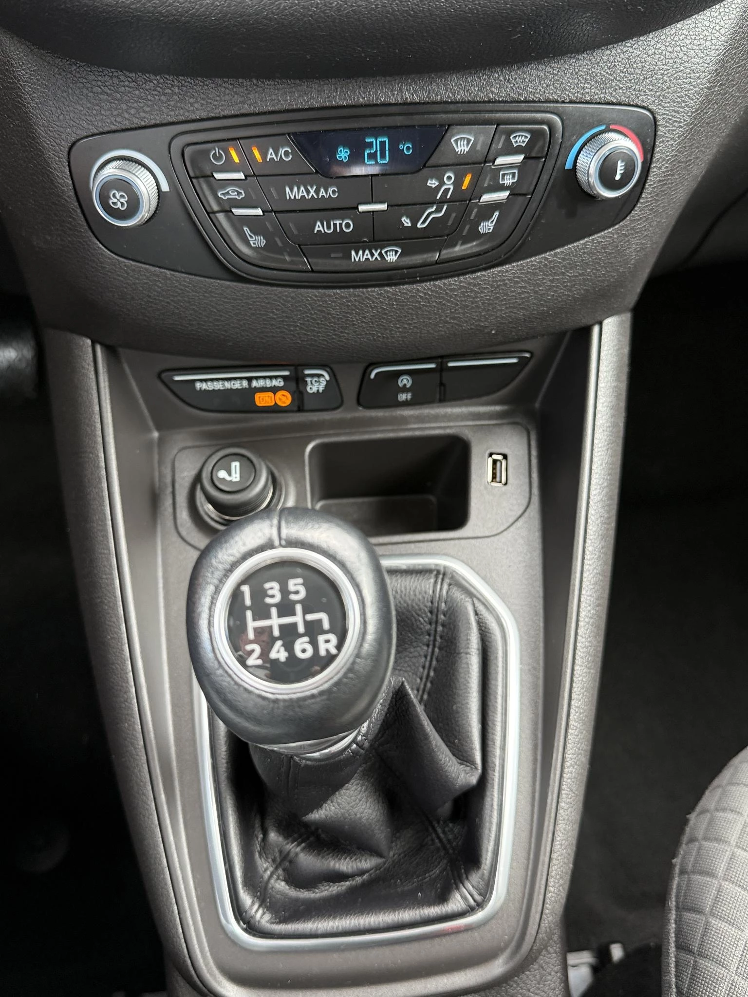 Ford Tourneo Courier 1.0 100pk Titanium