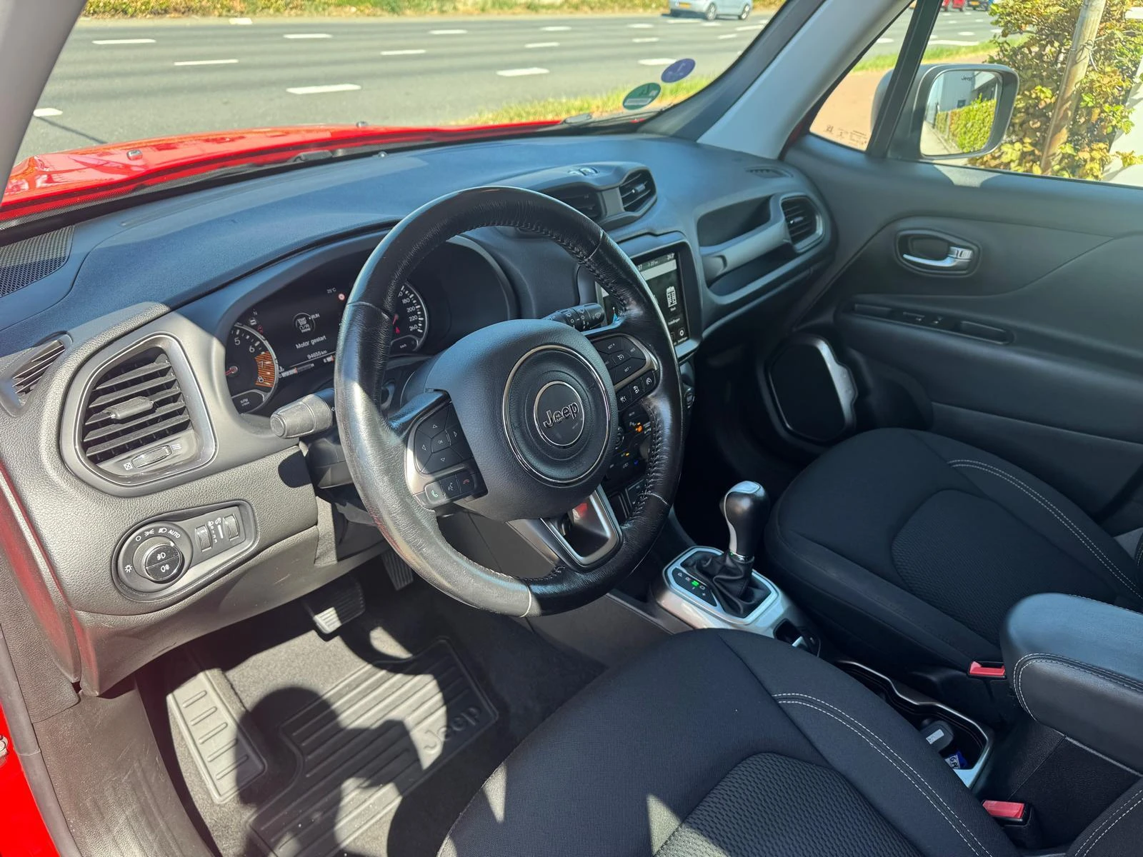 Jeep-Renegade-image-9