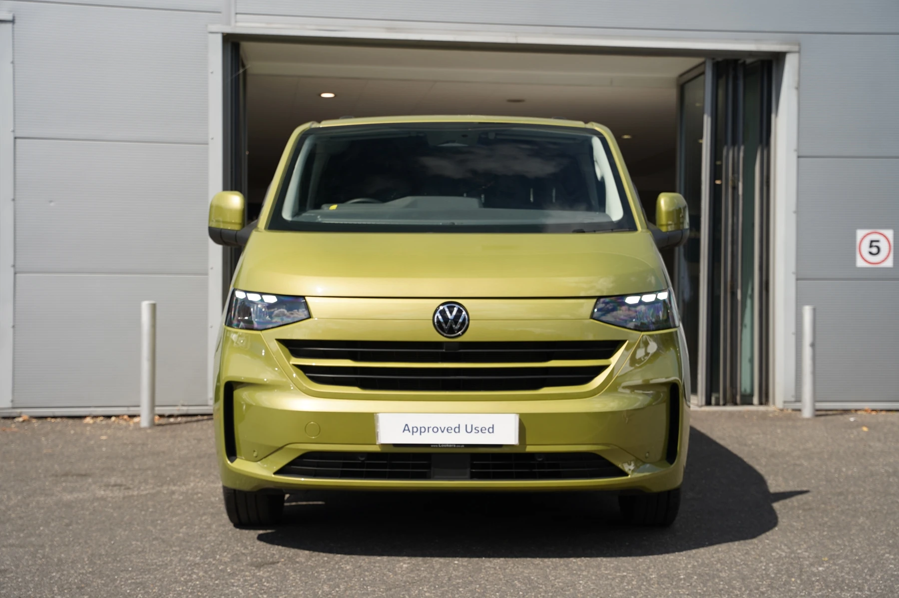Volkswagen-Transporter-image-6