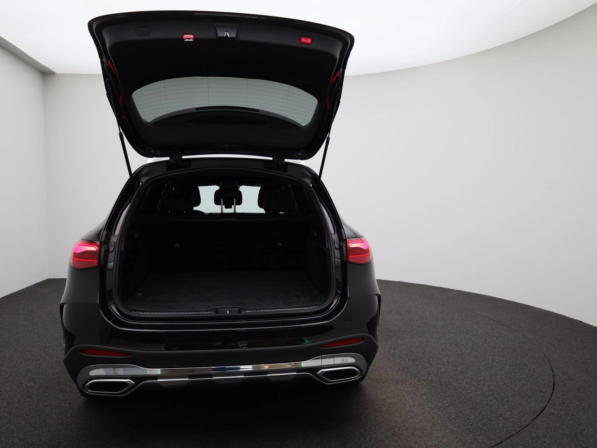Mercedes-Benz-GLC-image-10