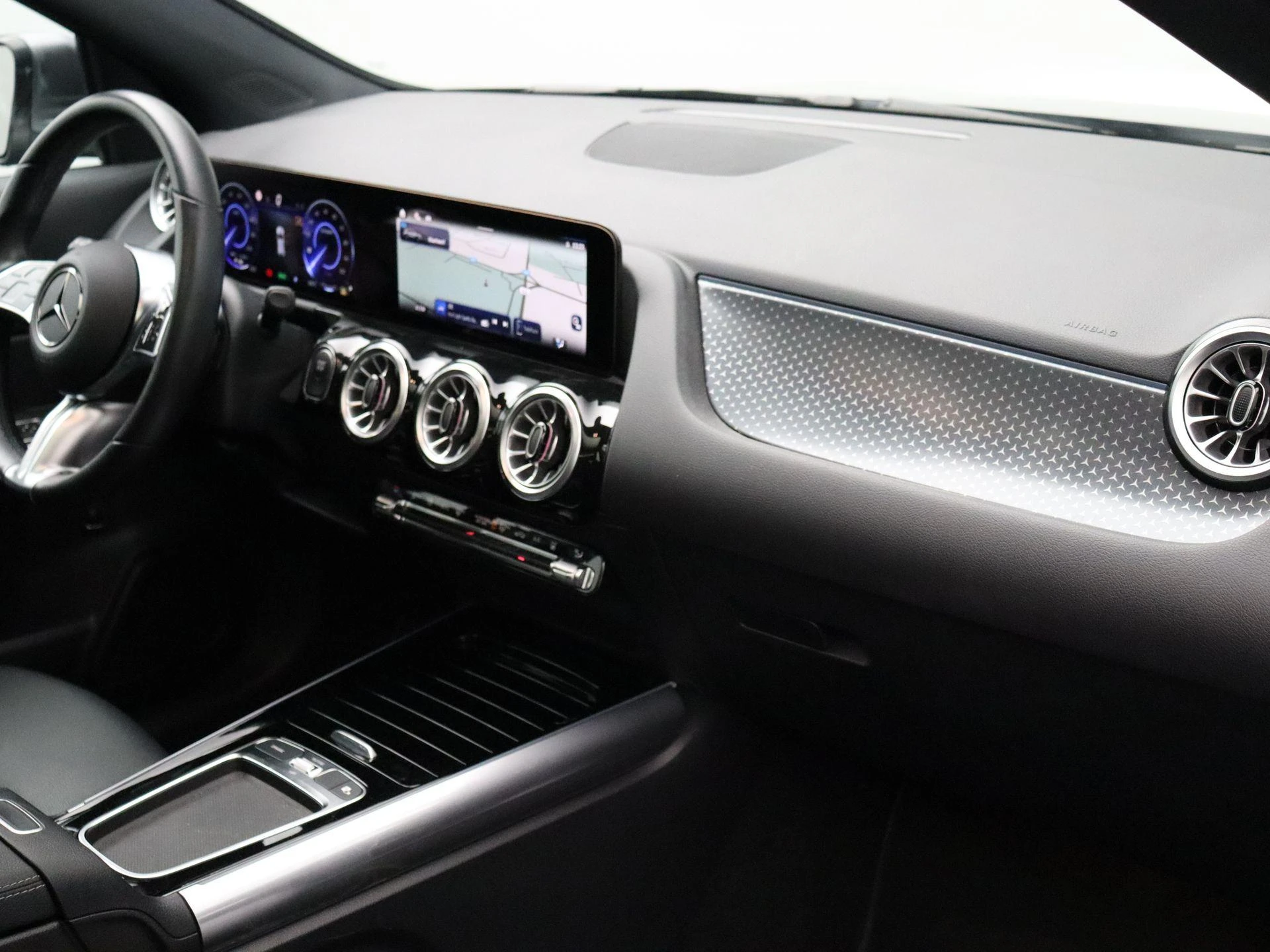 Mercedes-Benz-EQA-image-29