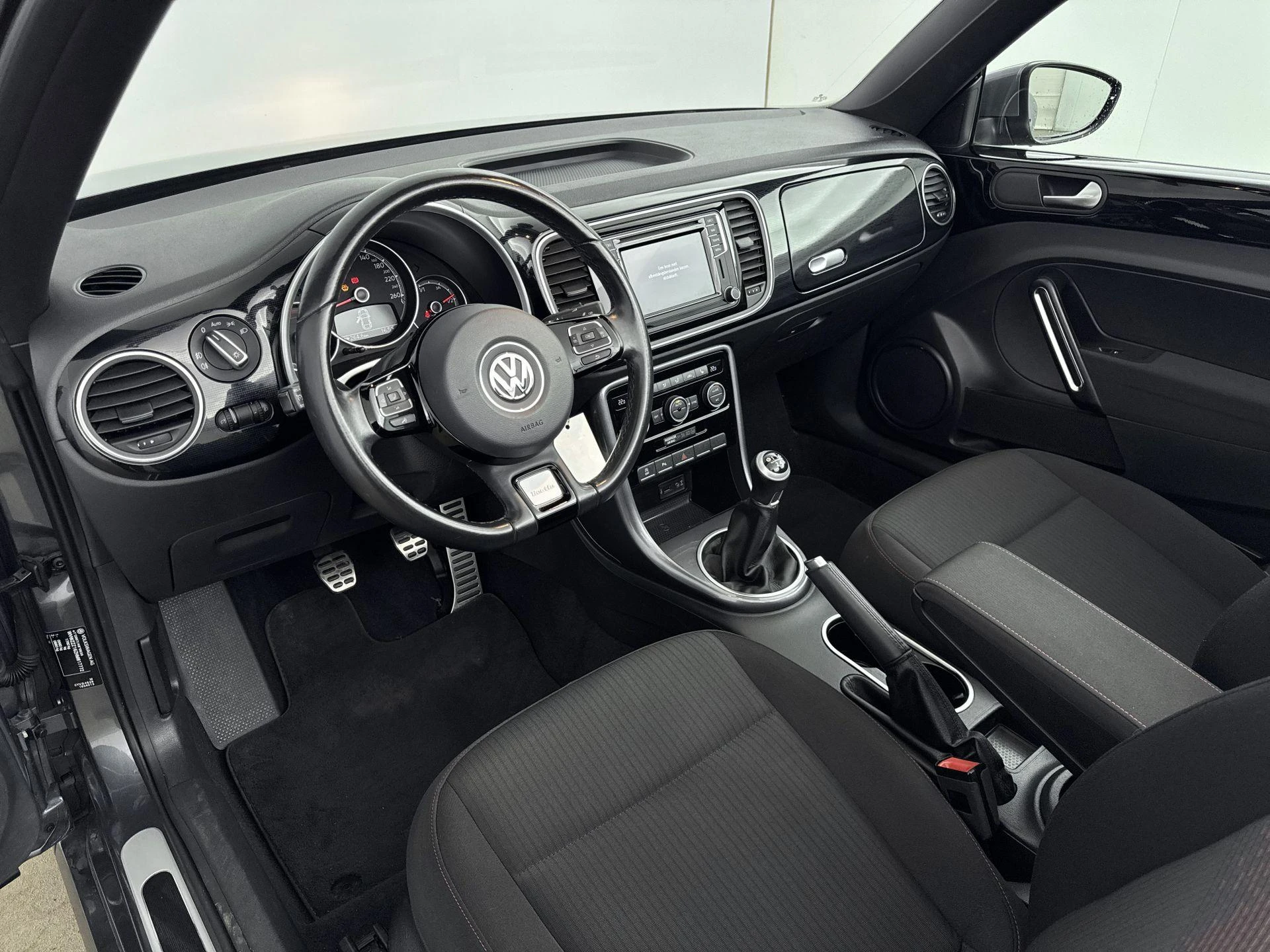Volkswagen-Beetle-image-8
