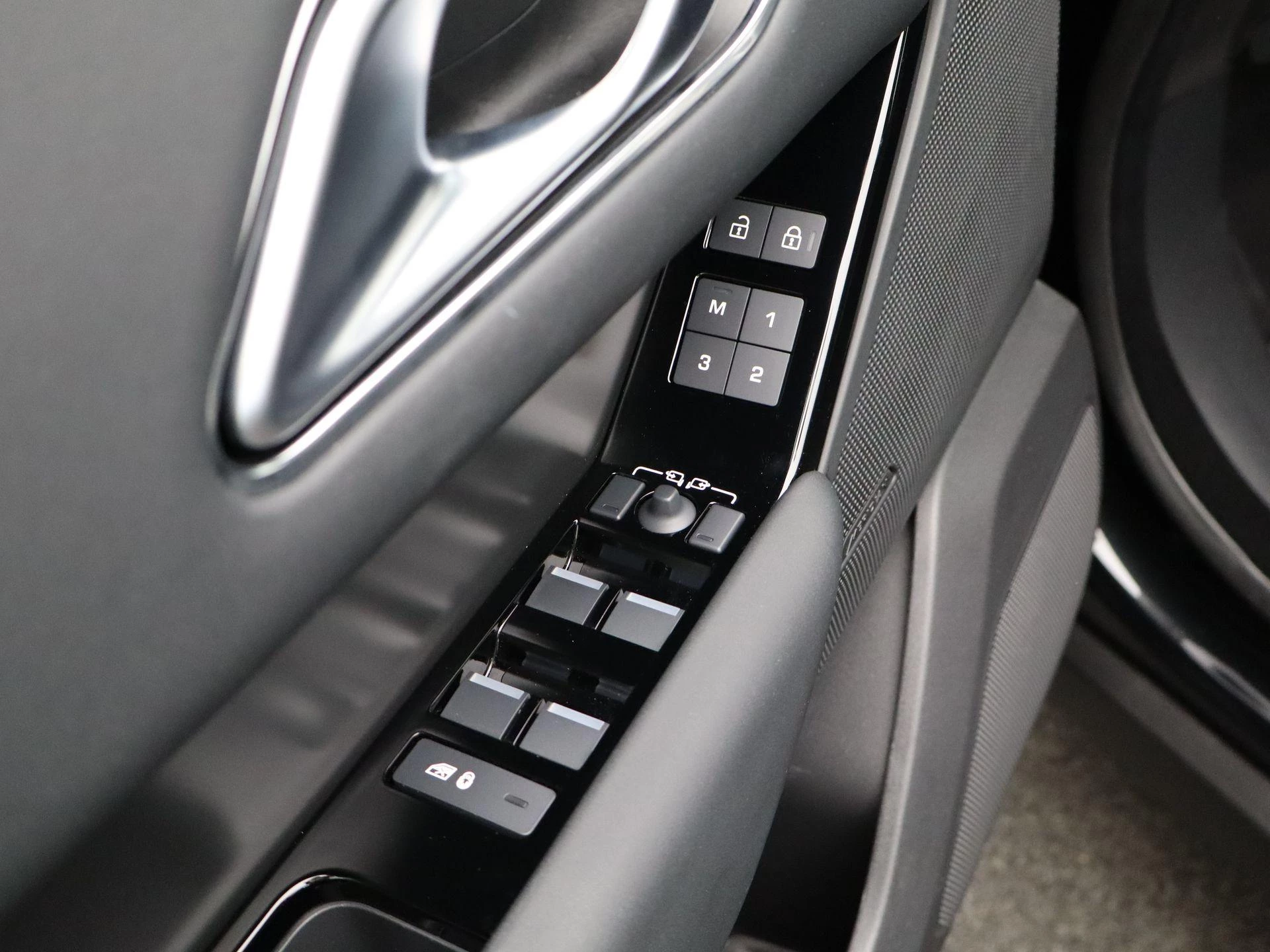 Land Rover Range Rover Velar 2.0 P400e AWD Dynamic SE PHEV