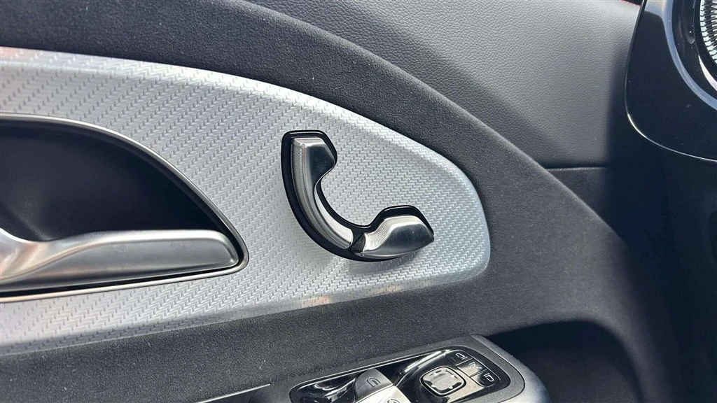 Mercedes-Benz-CLA-image-10