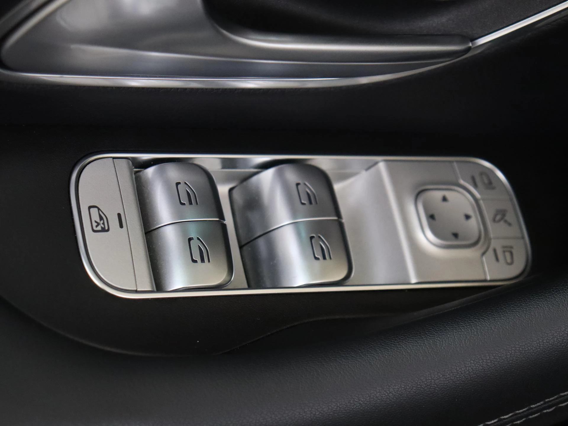 Mercedes-Benz-GLE-image-27
