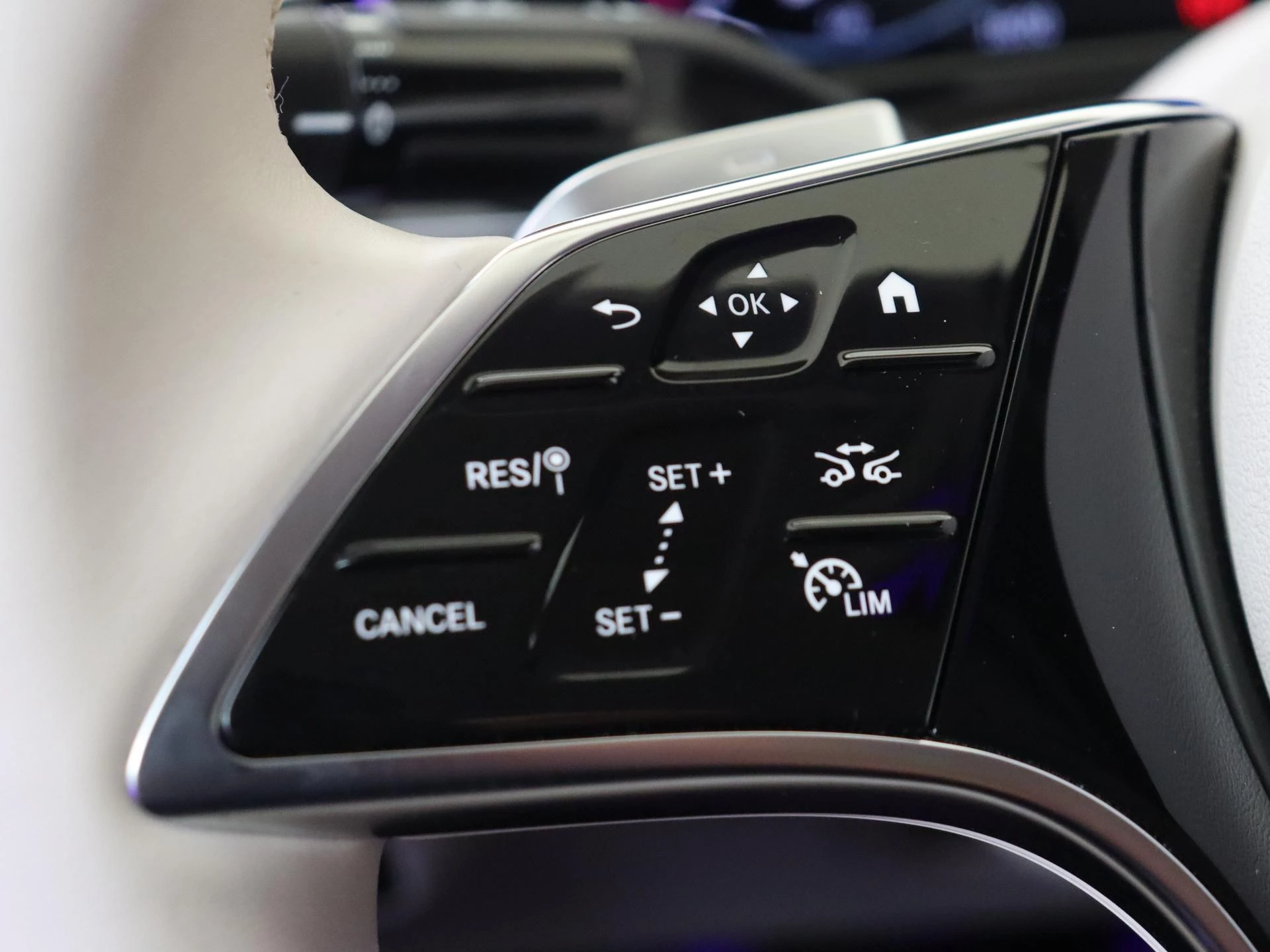 Mercedes-Benz-E-Klasse-image-16