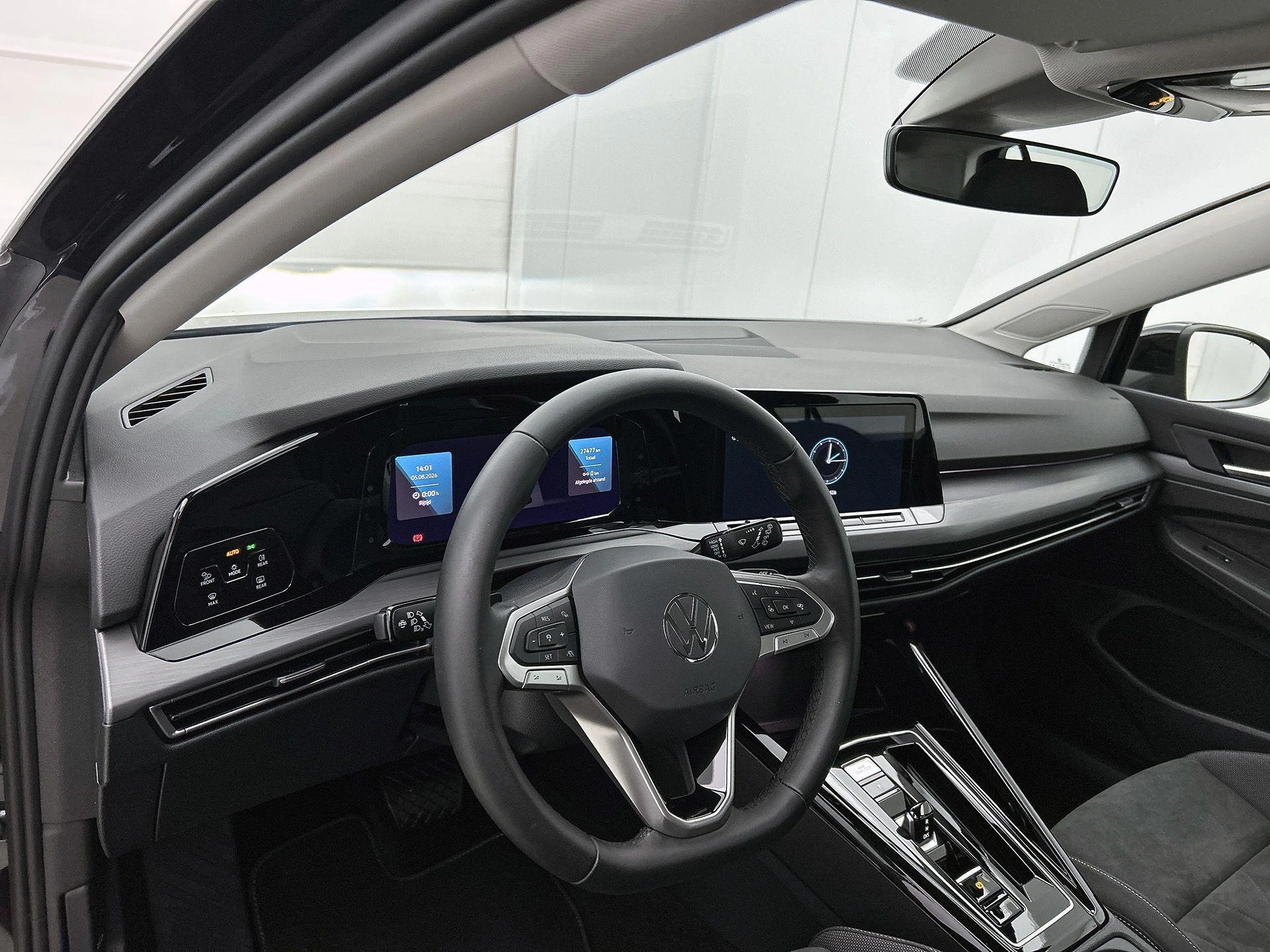 Volkswagen-Golf-image-19