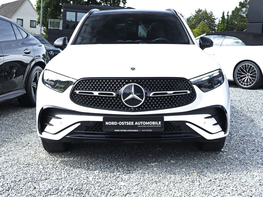 Mercedes-Benz-GLC 220 d-image-3