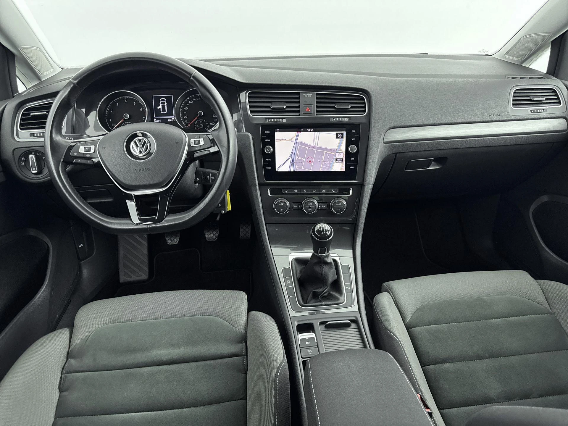 Volkswagen-Golf-image-15