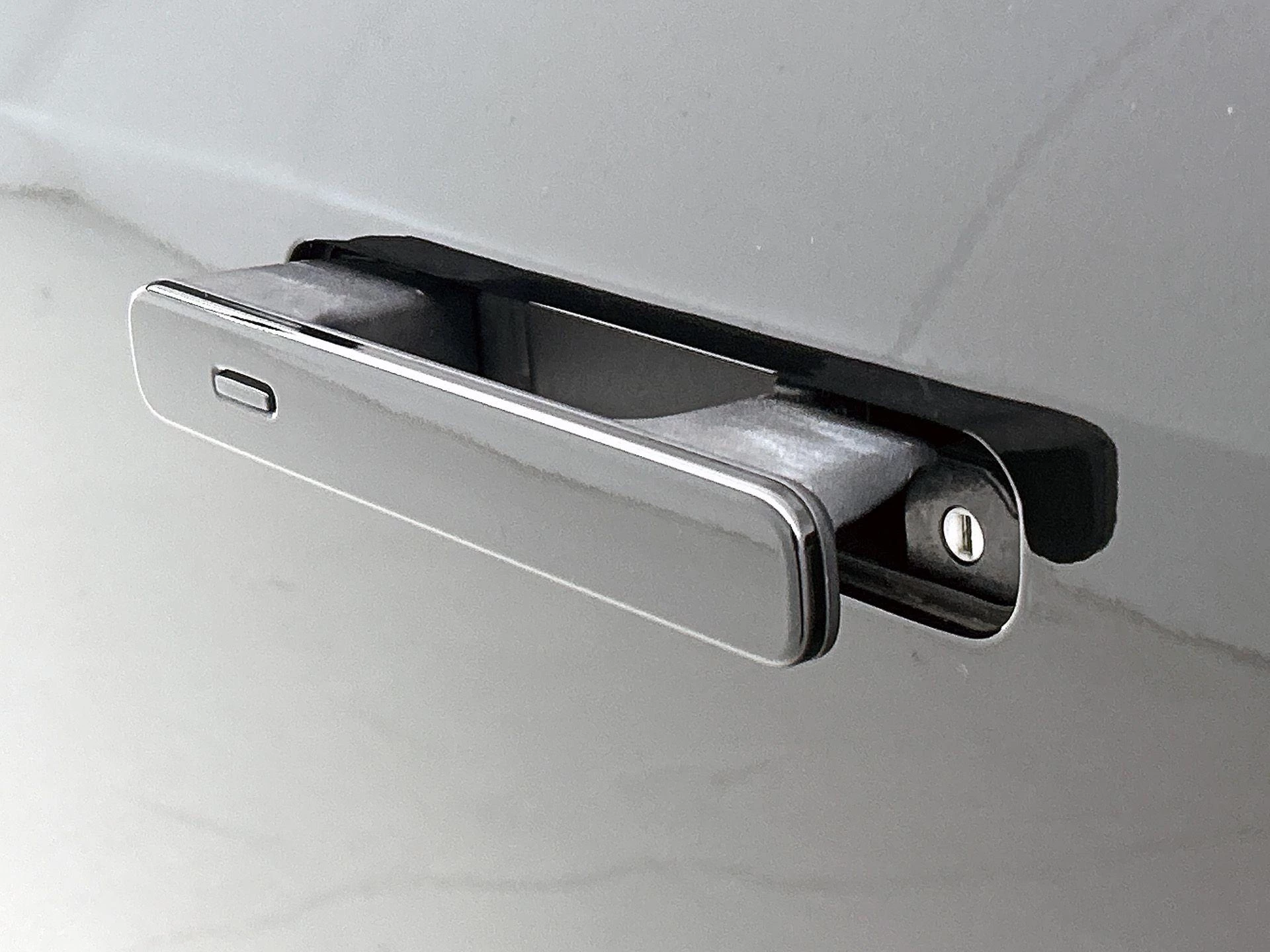 Jaguar-I-PACE-image-27