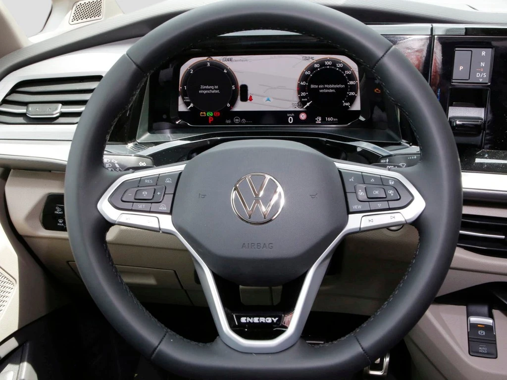 Volkswagen-Multivan-image-13