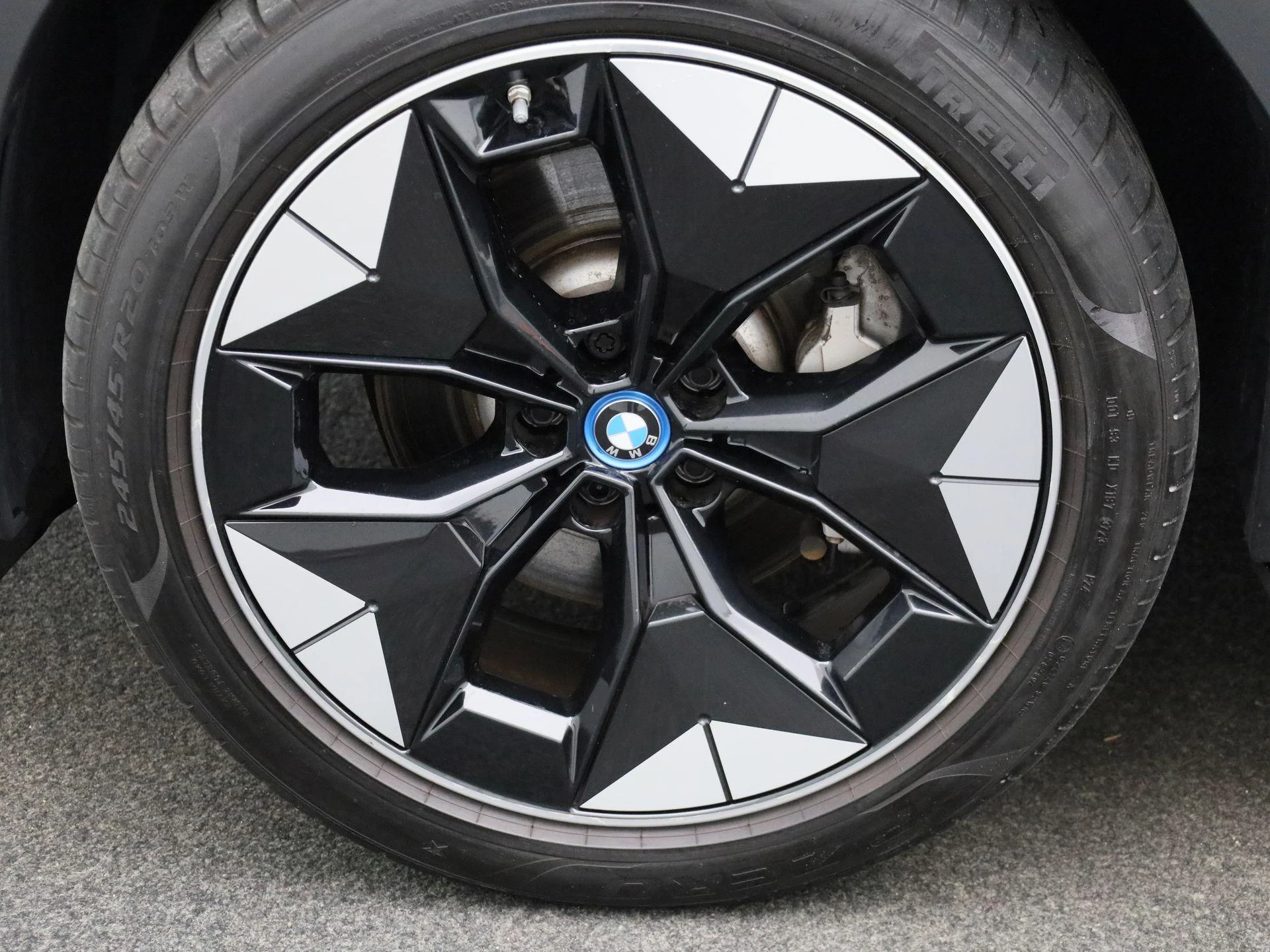 BMW-iX3-image-13
