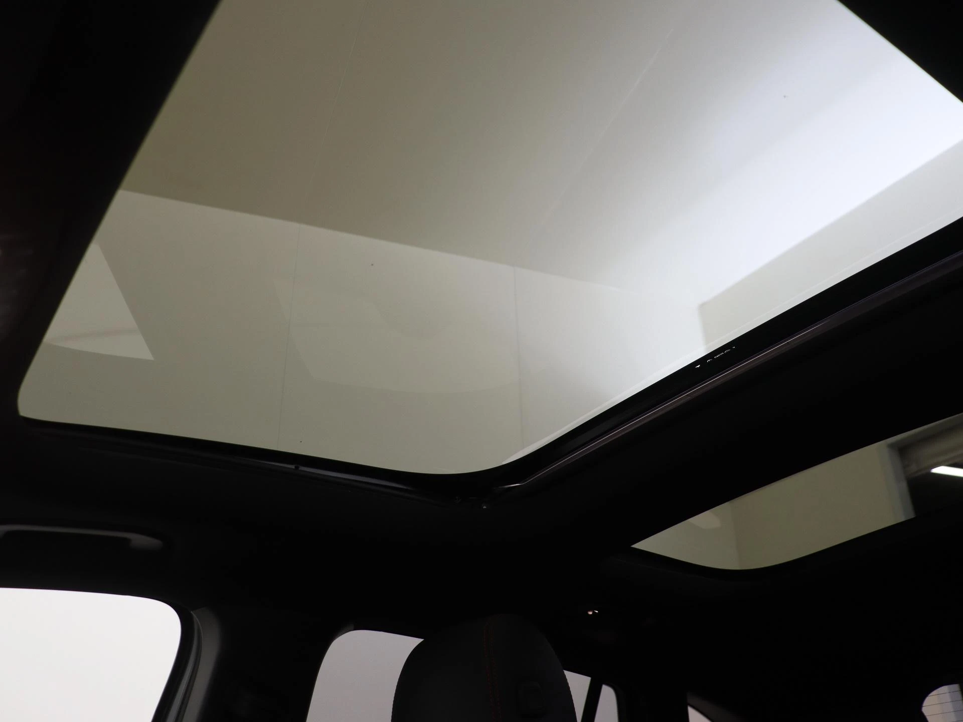 Mercedes-Benz-GLA-image-27