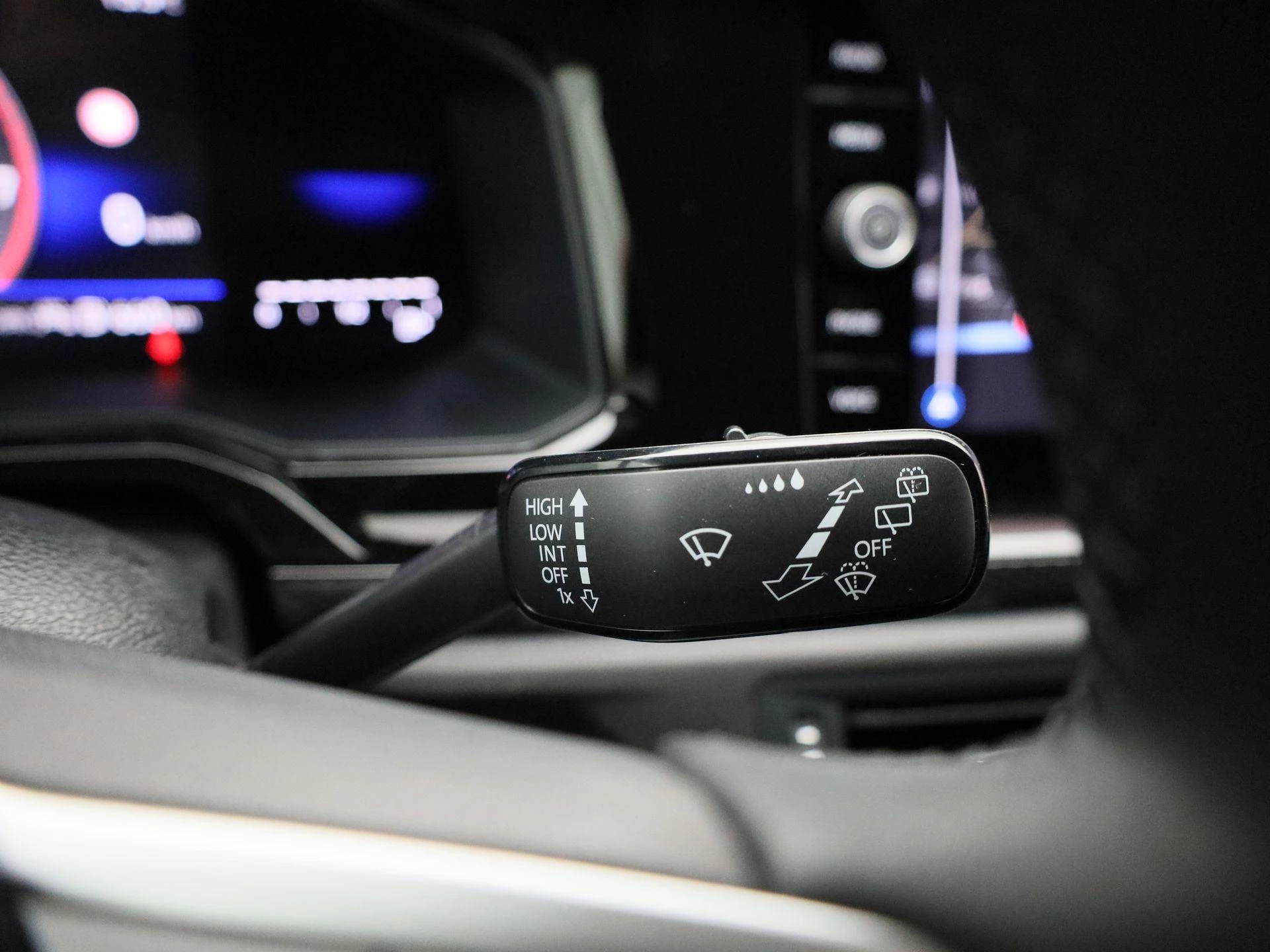 Volkswagen-Polo-image-19