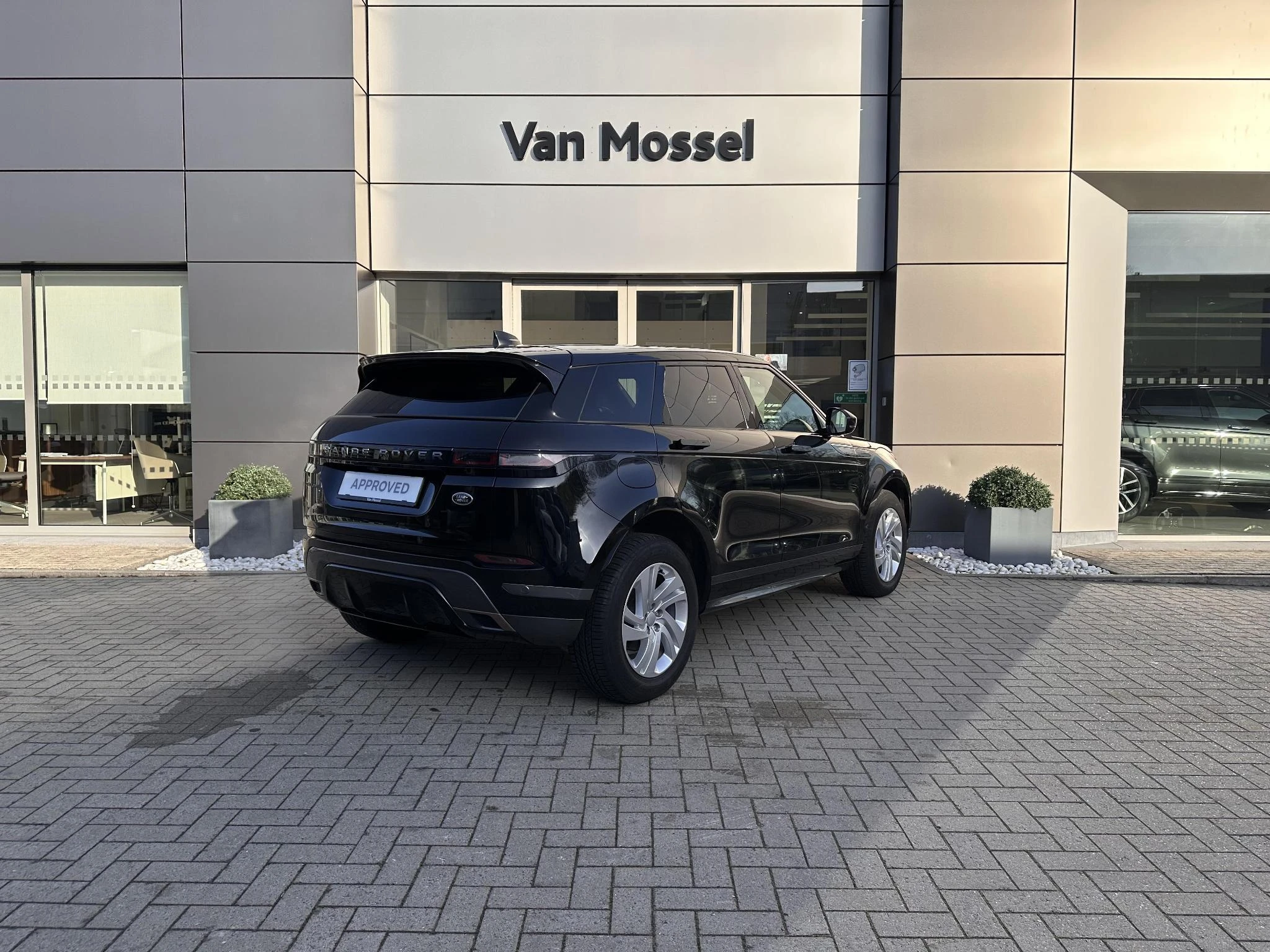 Land Rover-Range Rover Evoque-image-6