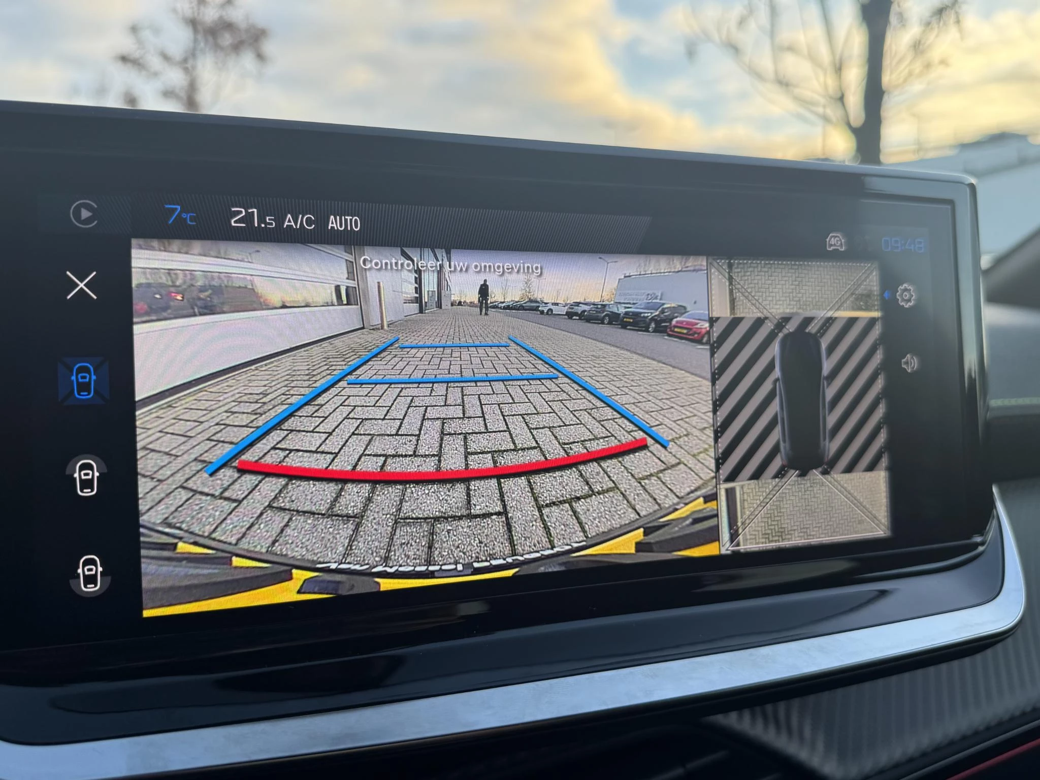 Peugeot-e-208-image-27