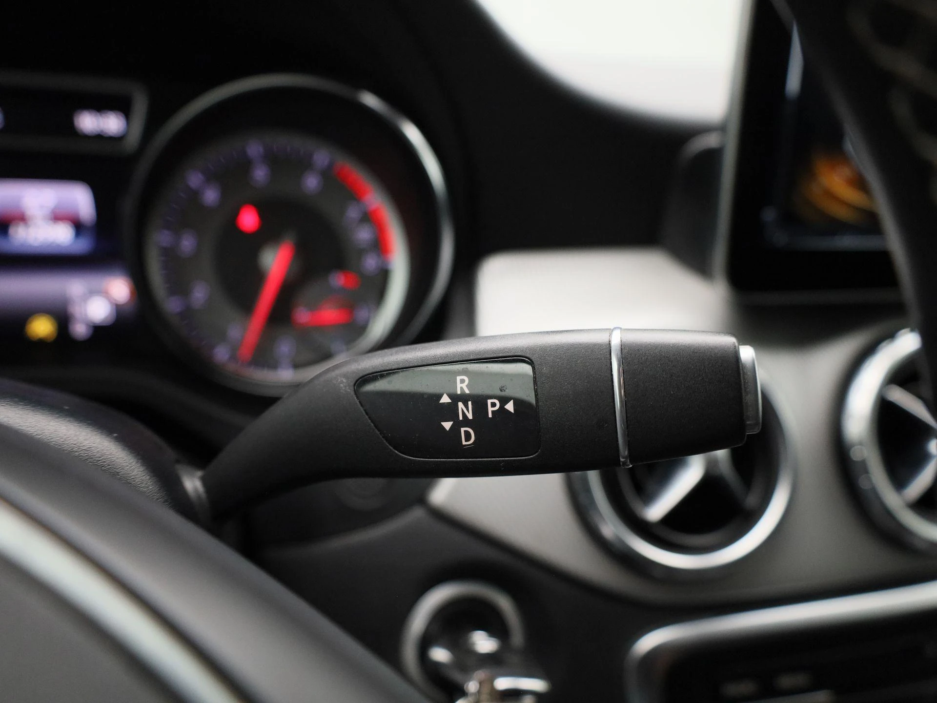 Mercedes-Benz-GLA-image-26