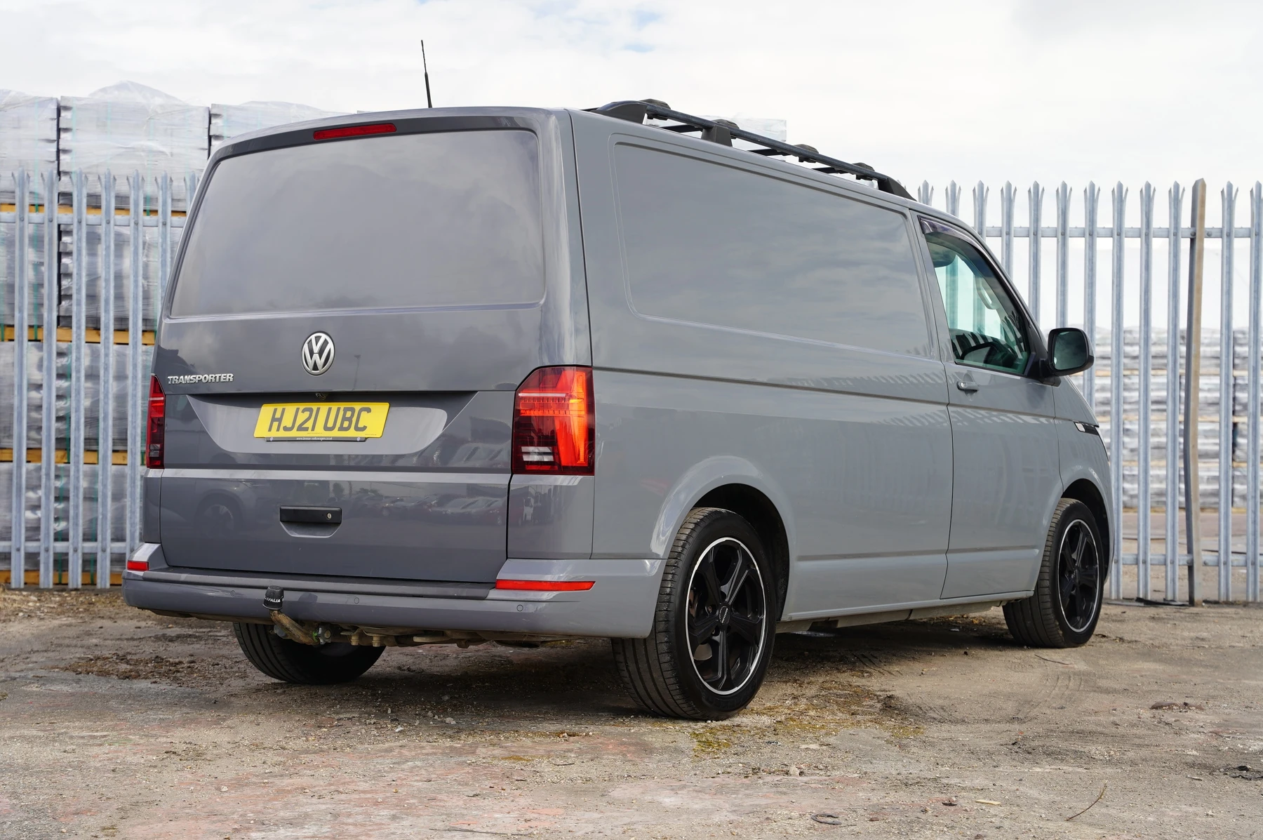 Volkswagen-Transporter-image-11