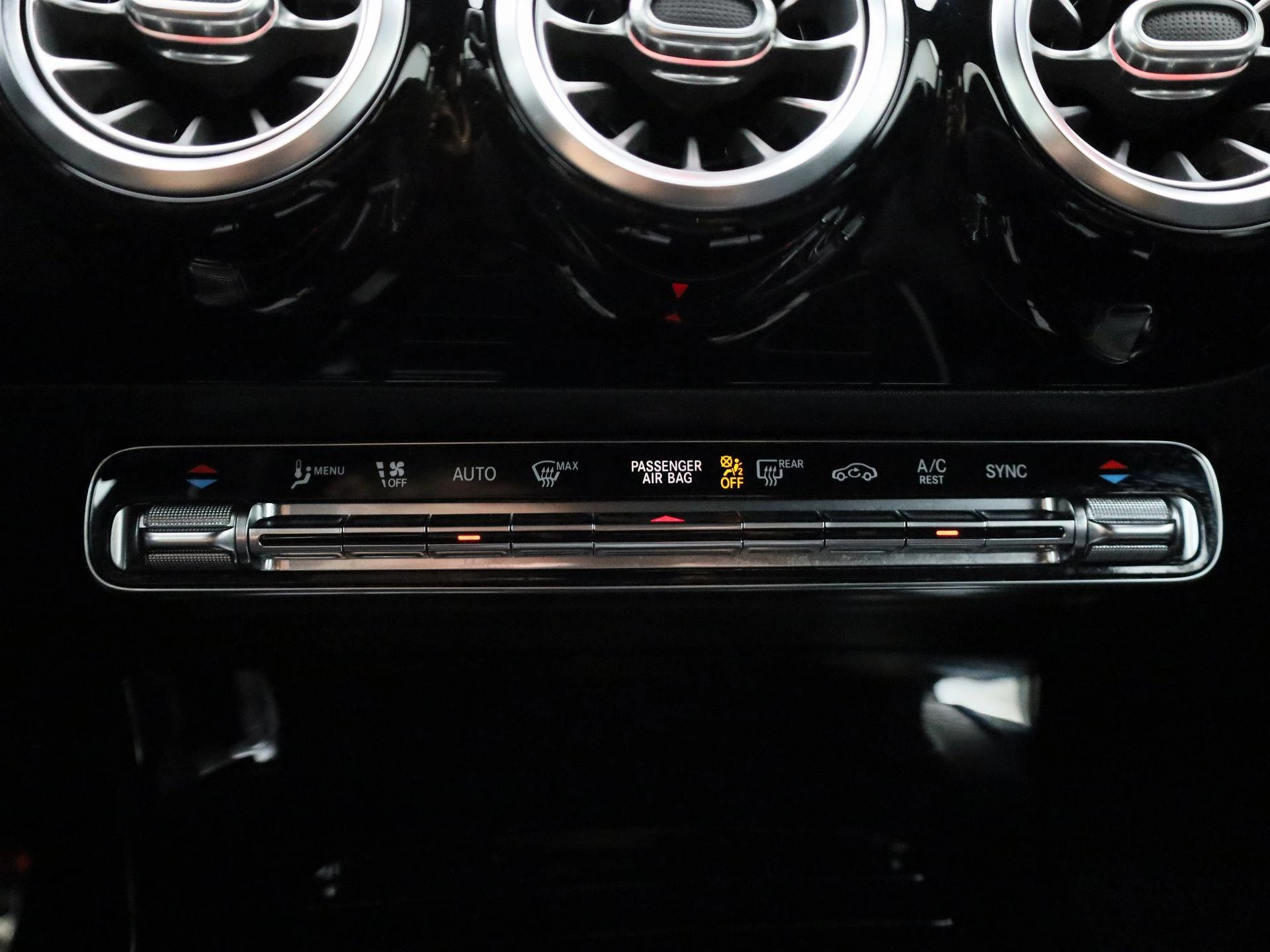 Mercedes-Benz-CLA-image-16