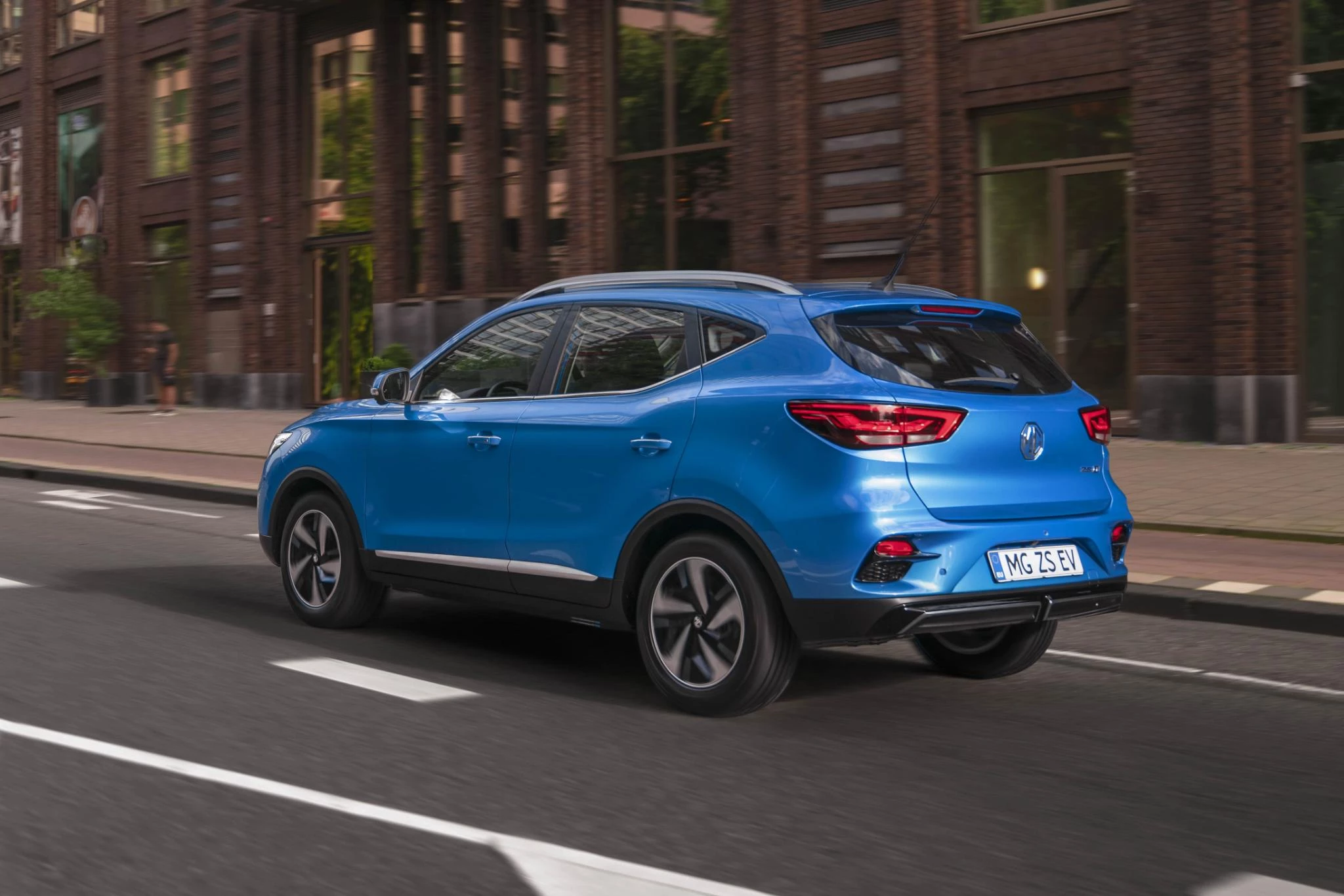 MG ZS Long Range 72 kWh Luxury (11kW OBC)