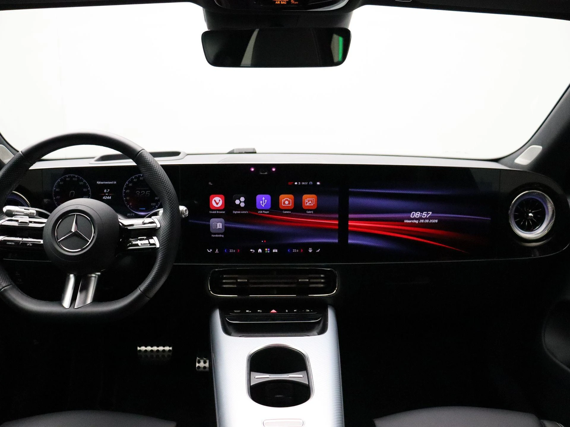 Mercedes-Benz-CLA-image-25