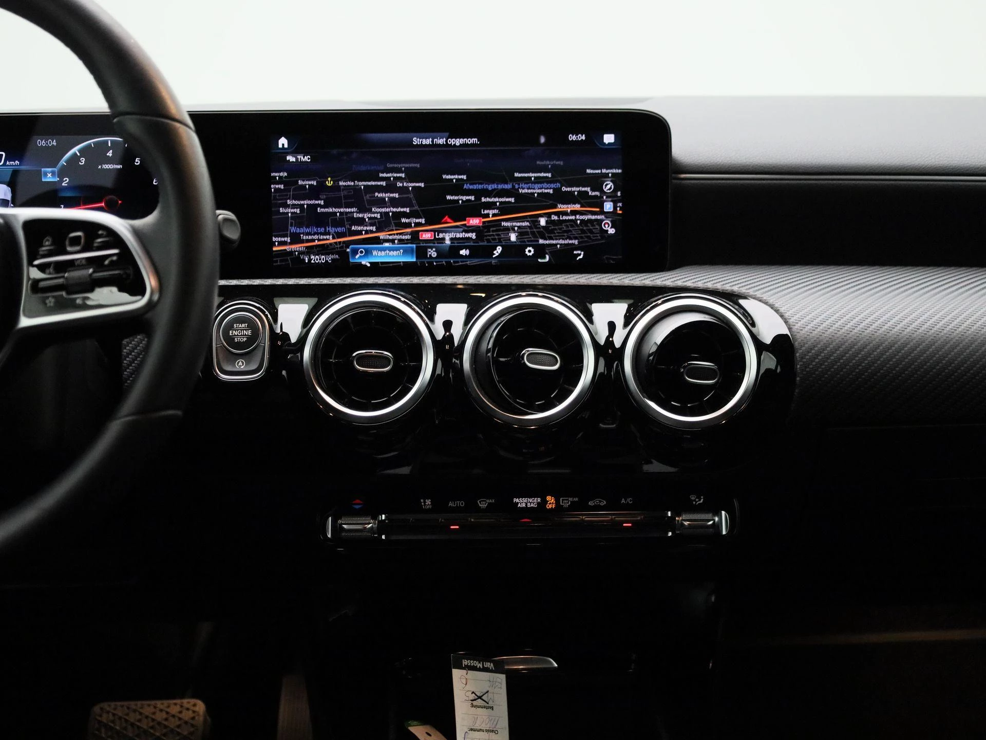 Mercedes-Benz-CLA-image-8