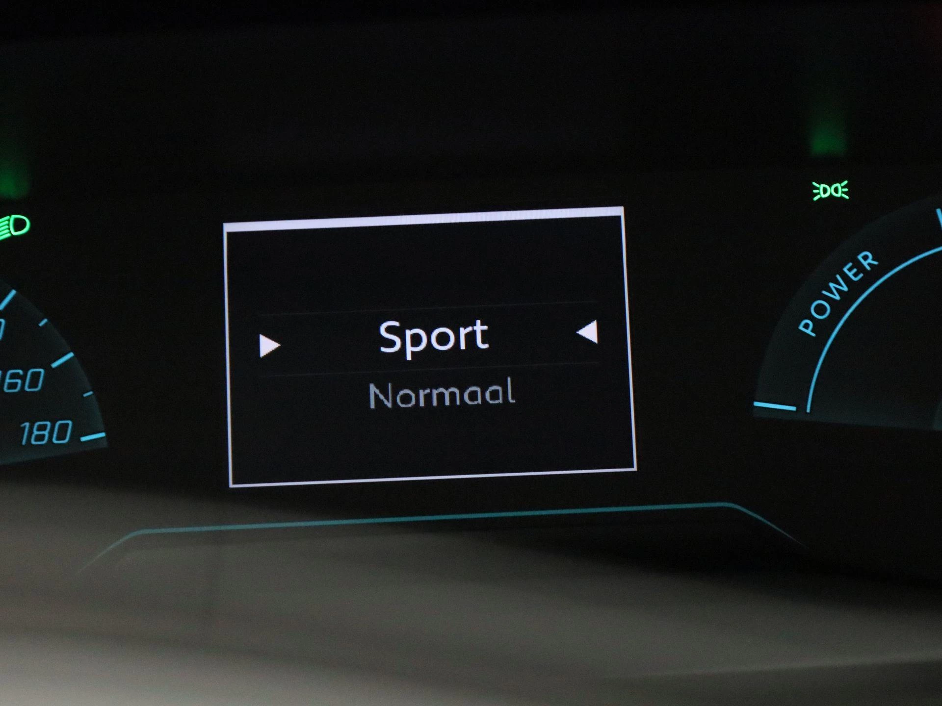 Peugeot-e-208-image-29