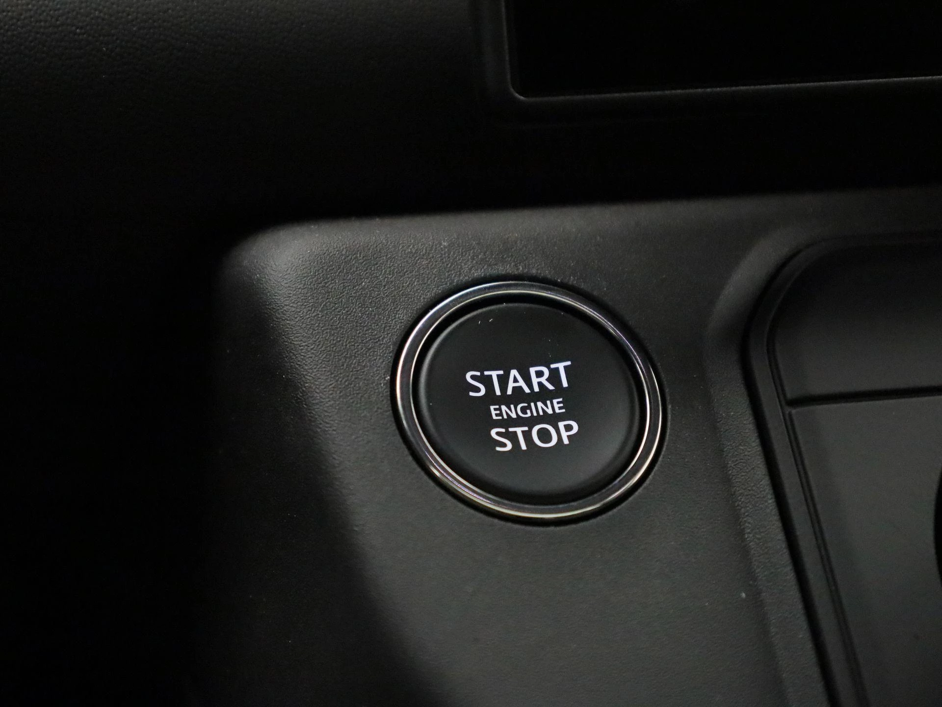 Land Rover-Defender-image-31