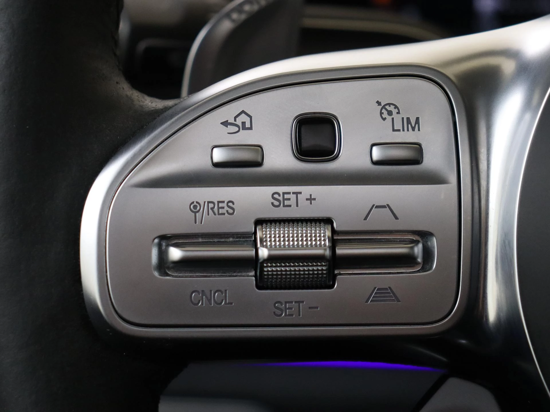 Mercedes-Benz-GLE-image-20