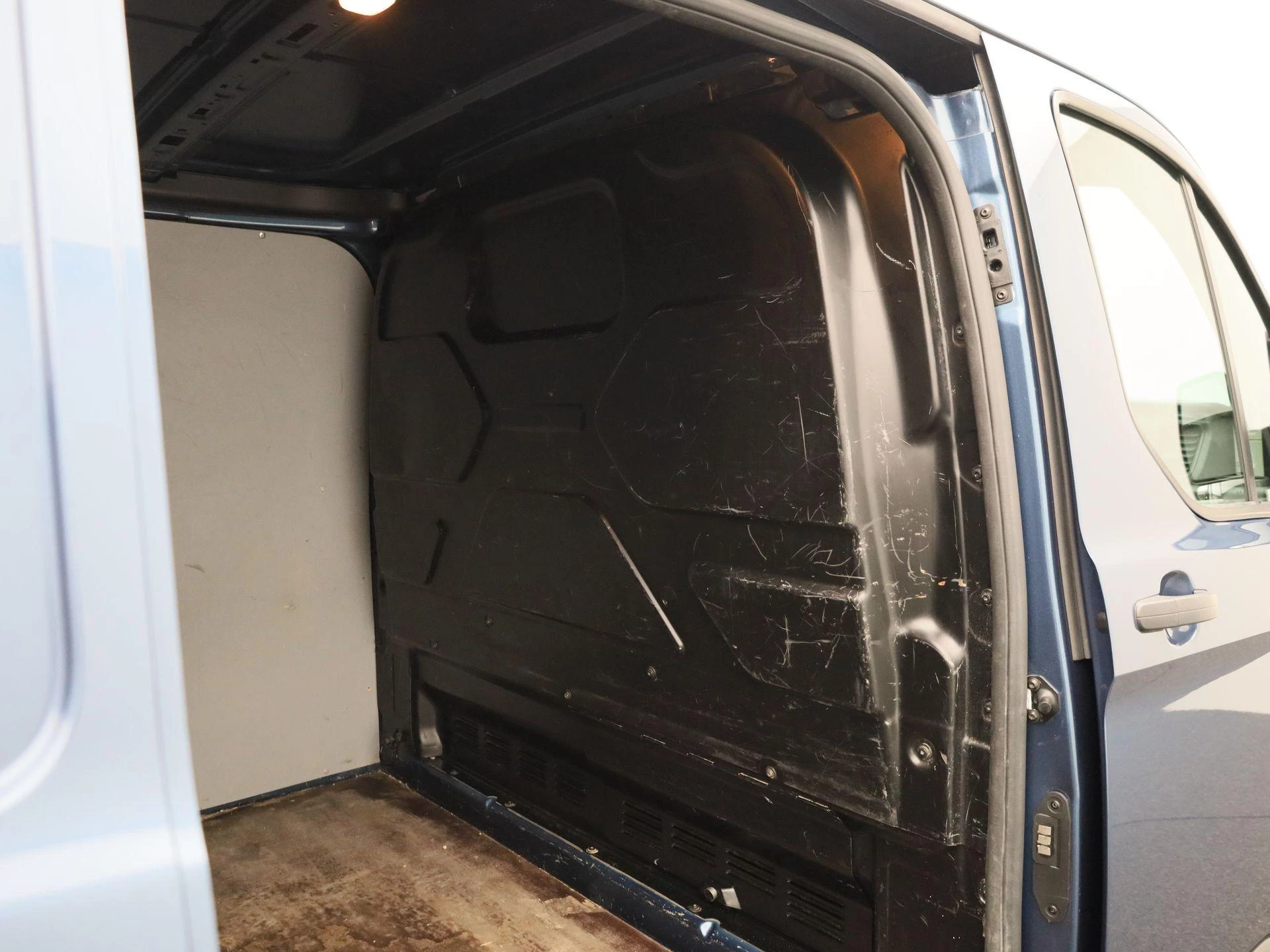 Ford-Transit Custom-image-13