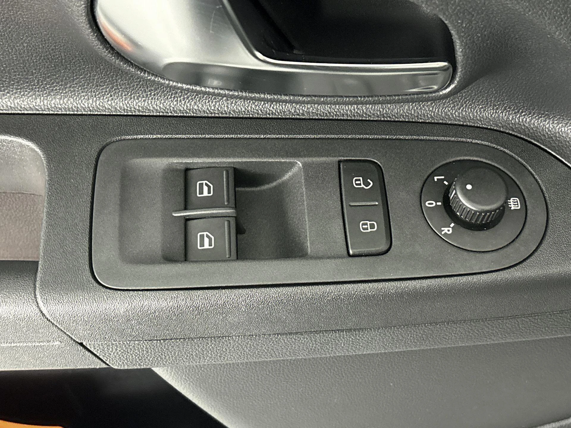 Volkswagen-up!-image-21
