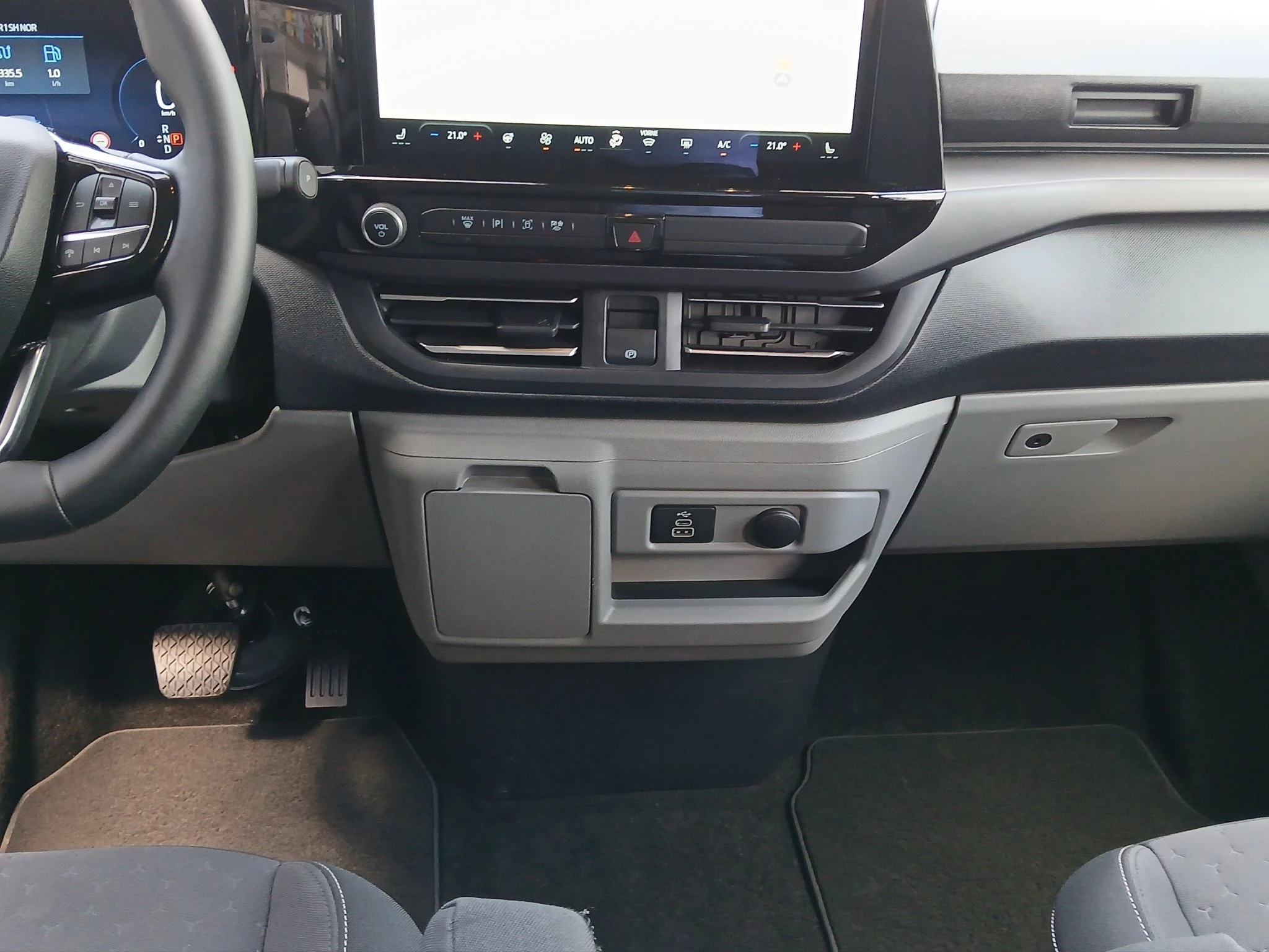 Ford-Tourneo Custom-image-13