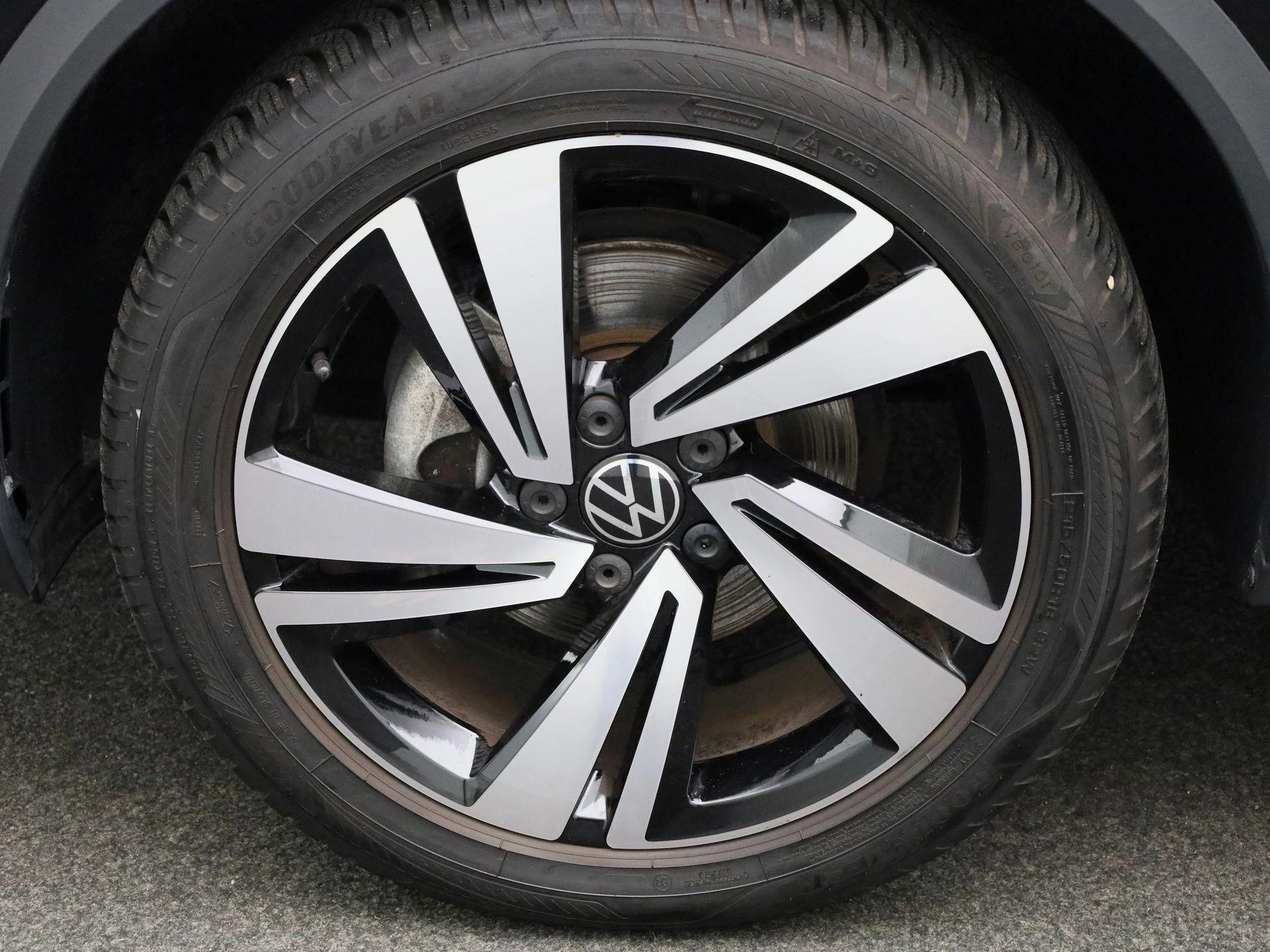 Volkswagen-T-Roc-image-13