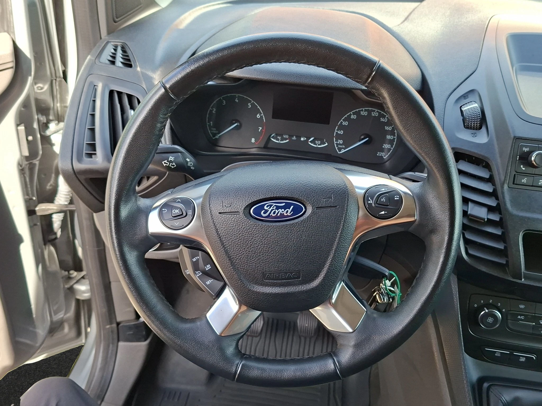 Ford-Transit Connect-image-12