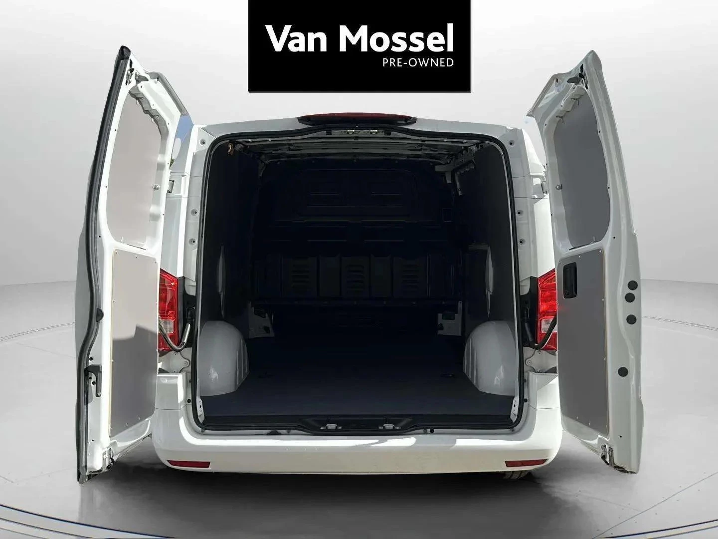 Mercedes-Benz-eVito-image-6