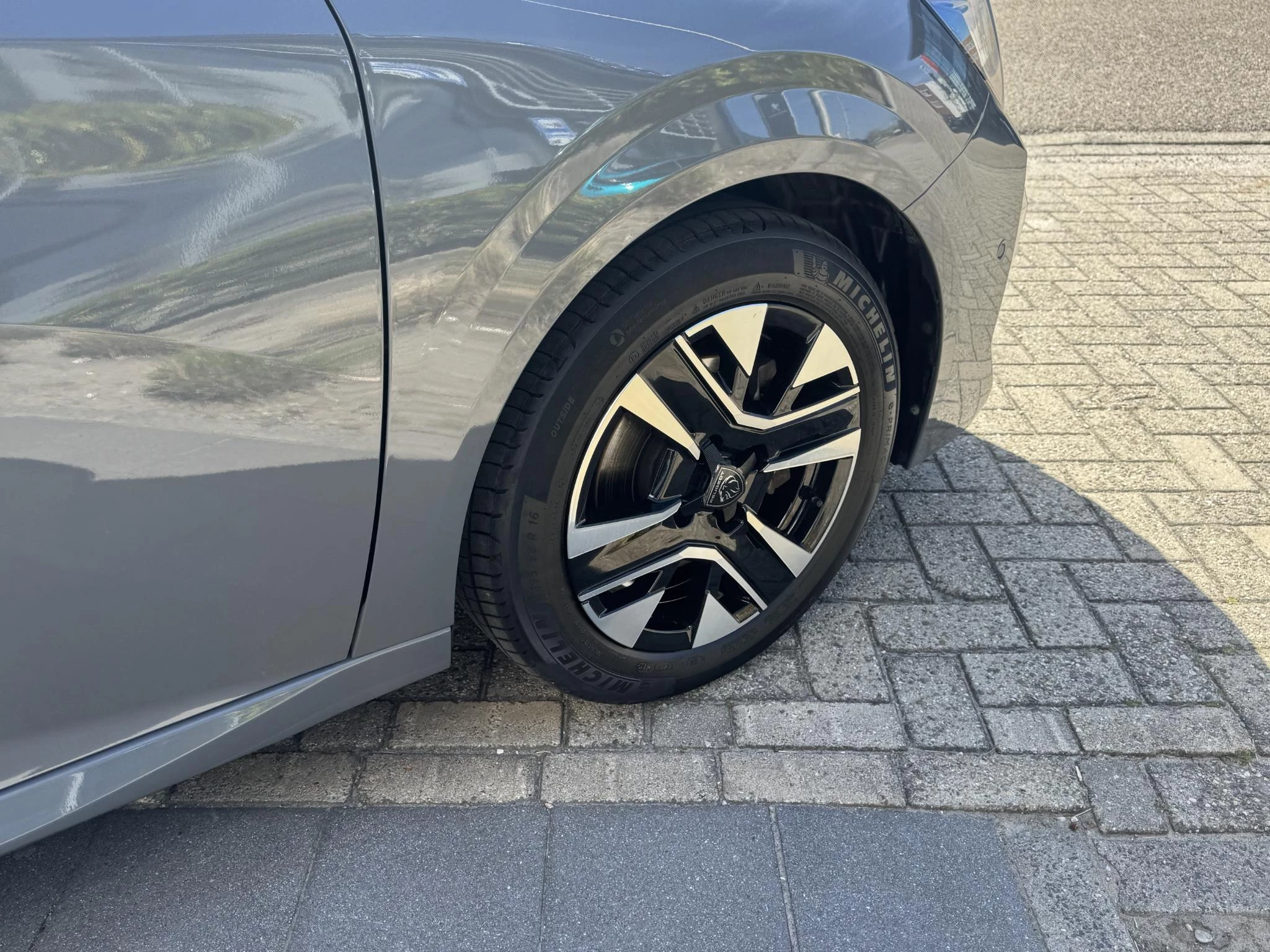 Peugeot-208-image-13