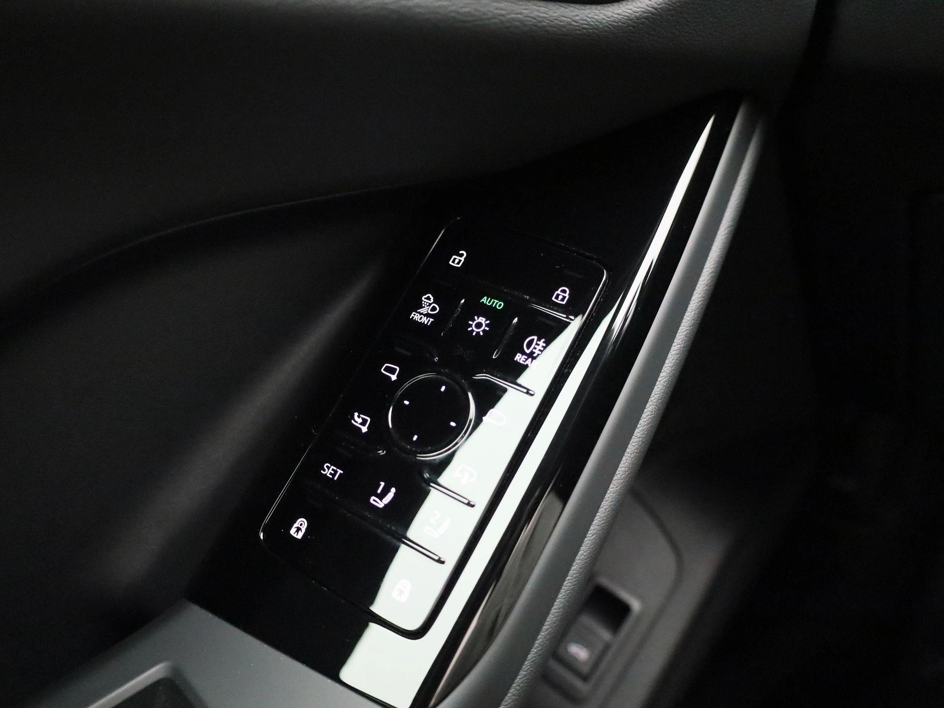 Audi-Q6 e-tron-image-26
