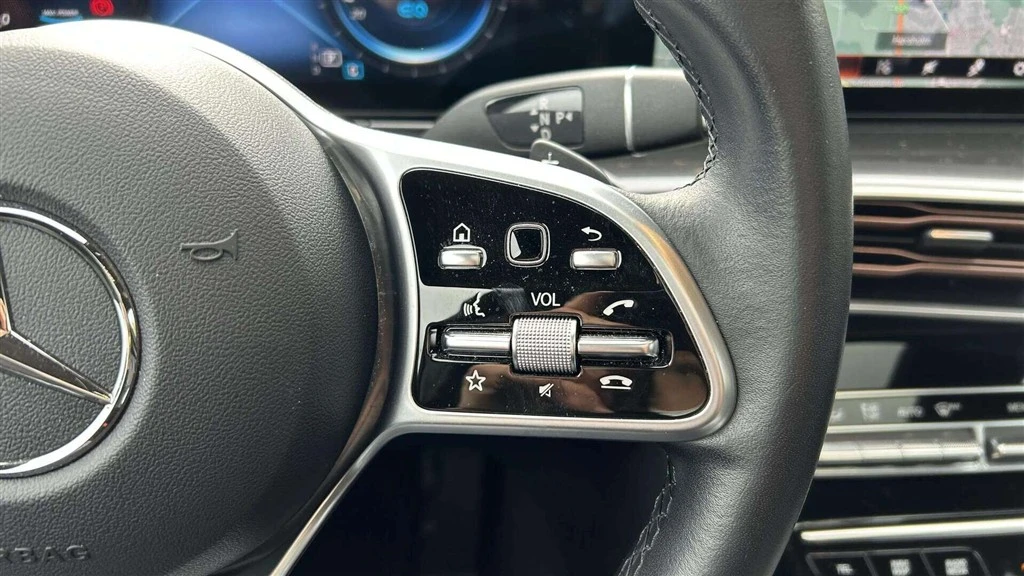 Mercedes-Benz-EQC-image-14