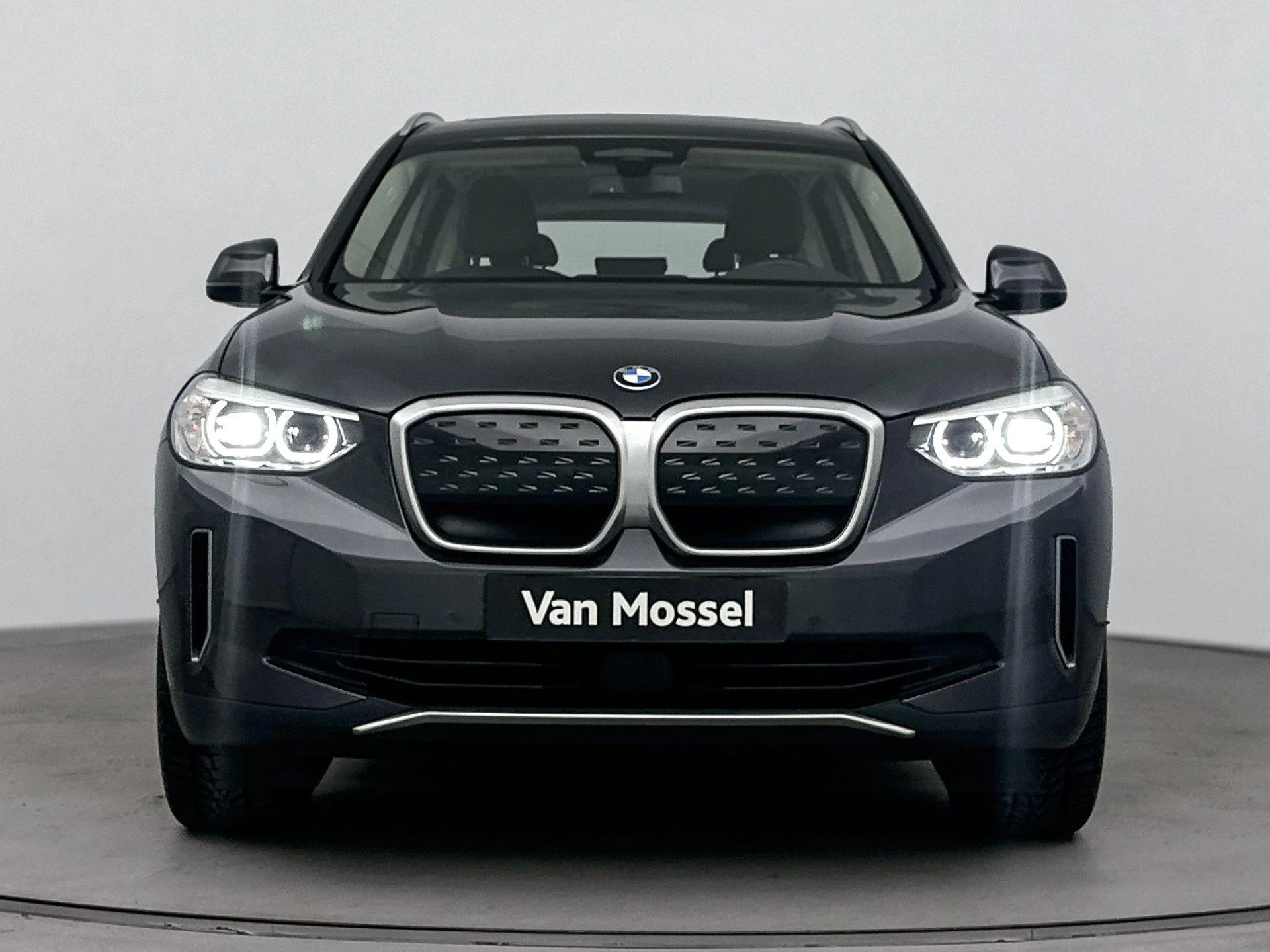 BMW-iX3-image-4