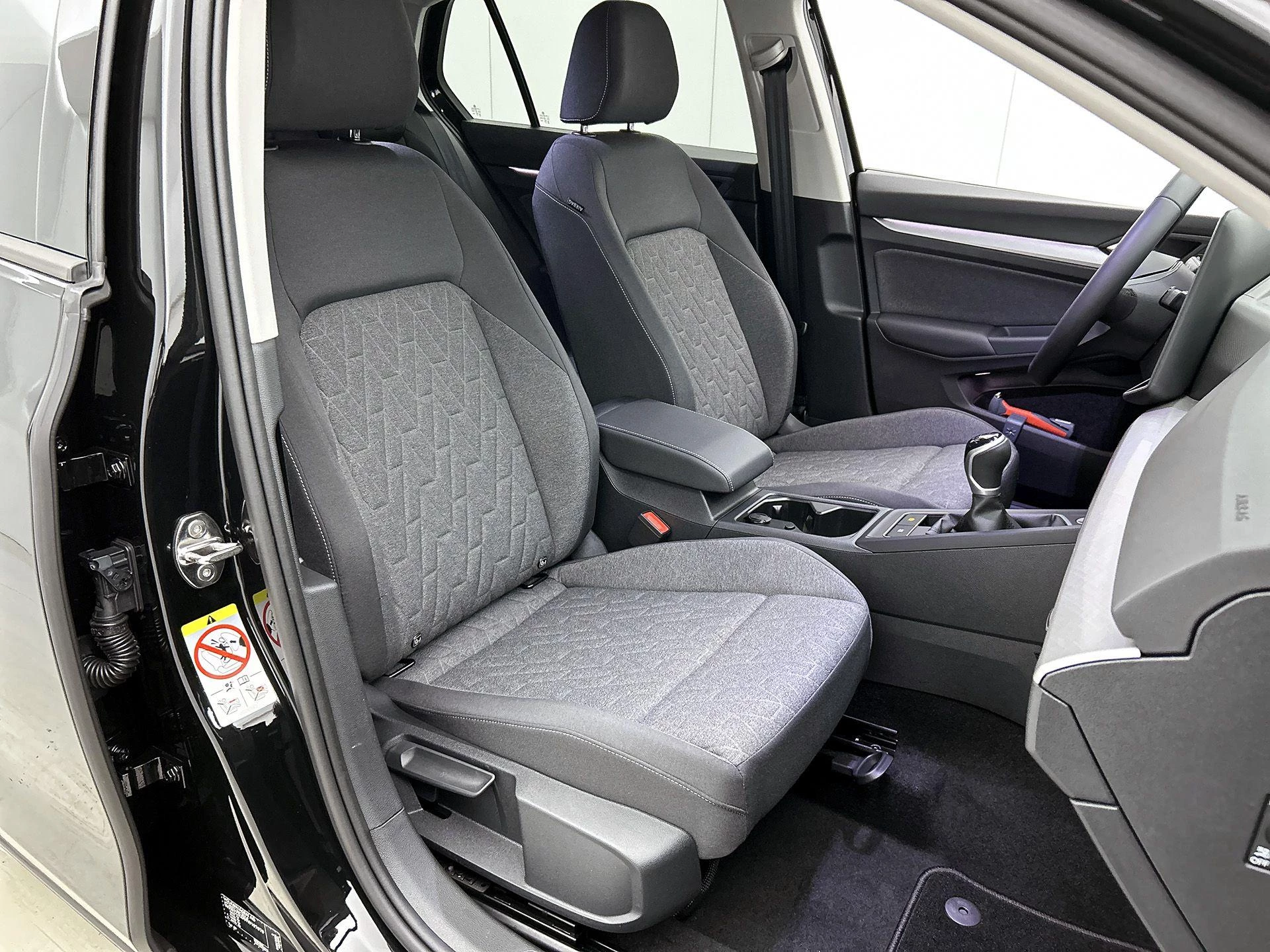 Volkswagen-Golf-image-37